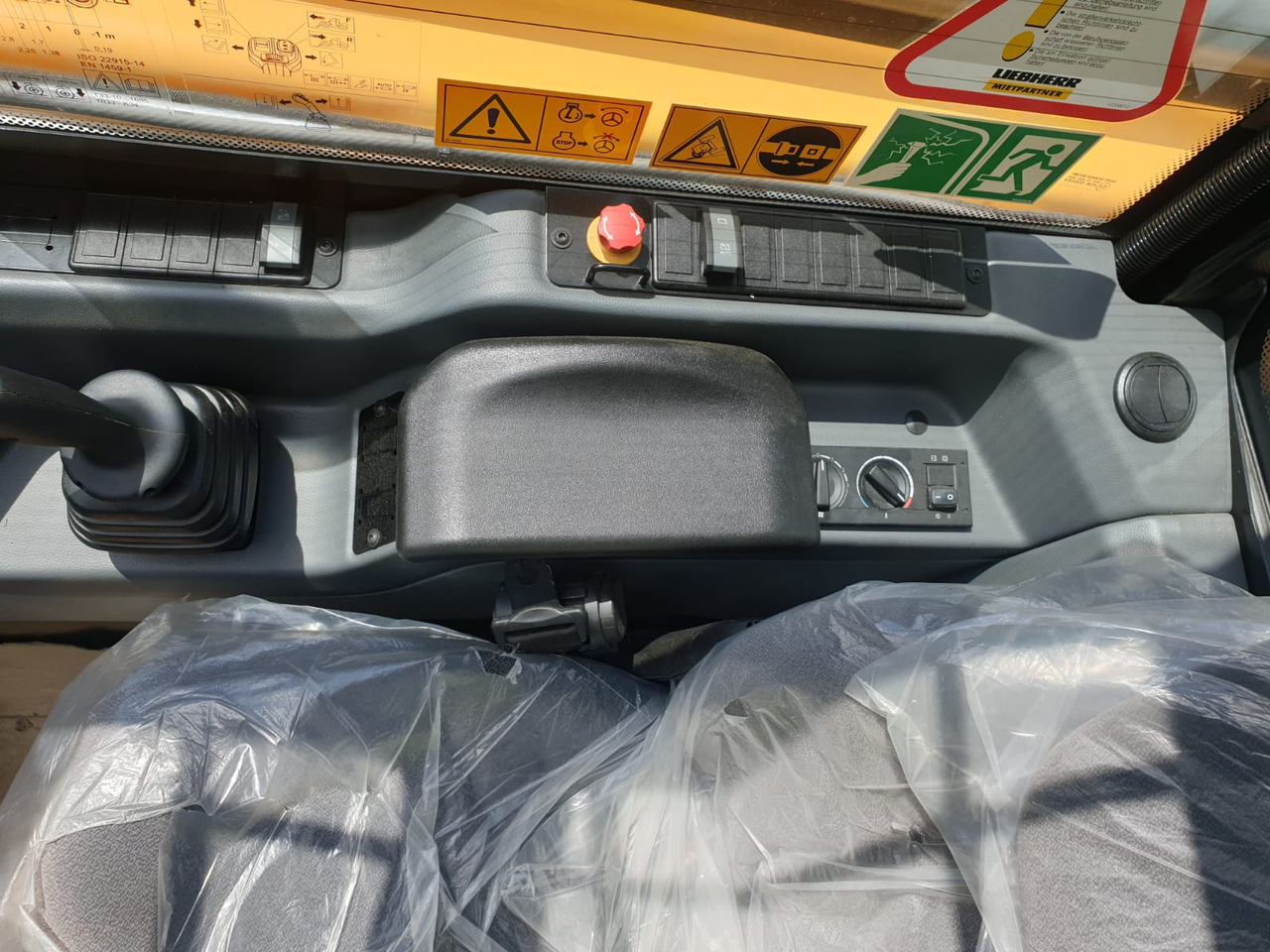 Teleskopski rukovatelj LIEBHERR T 33-10: slika Teleskopski rukovatelj LIEBHERR T 33-10