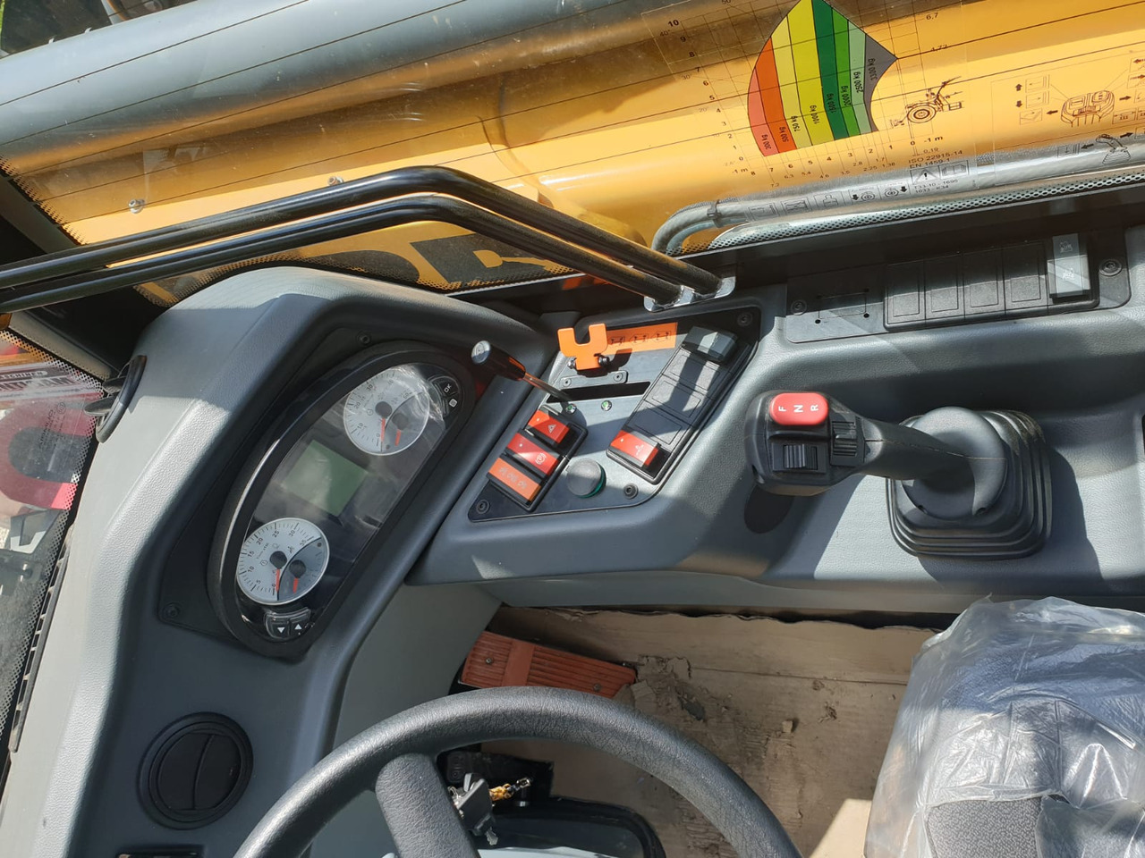 Teleskopski rukovatelj LIEBHERR T 33-10: slika Teleskopski rukovatelj LIEBHERR T 33-10