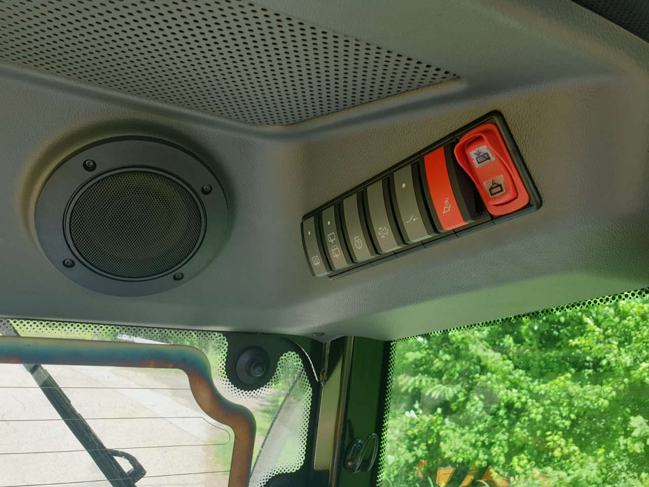 Teleskopski rukovatelj LIEBHERR T 33-10: slika Teleskopski rukovatelj LIEBHERR T 33-10