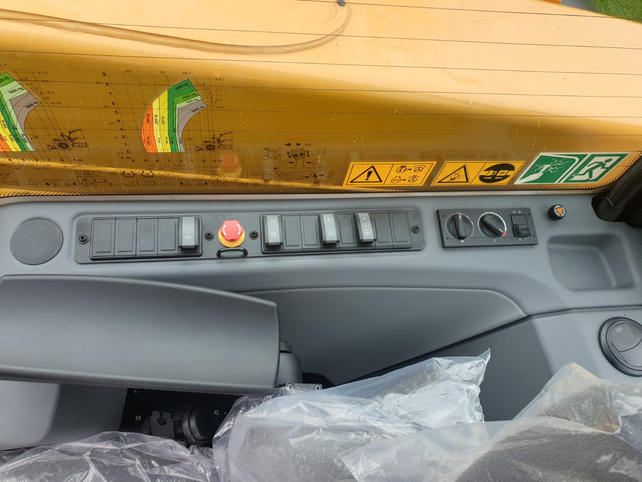 Teleskopski rukovatelj LIEBHERR T 60-9s: slika Teleskopski rukovatelj LIEBHERR T 60-9s Teleskopski rukovatelj LIEBHERR T 60-9s: slika Teleskopski rukovatelj LIEBHERR T 60-9s