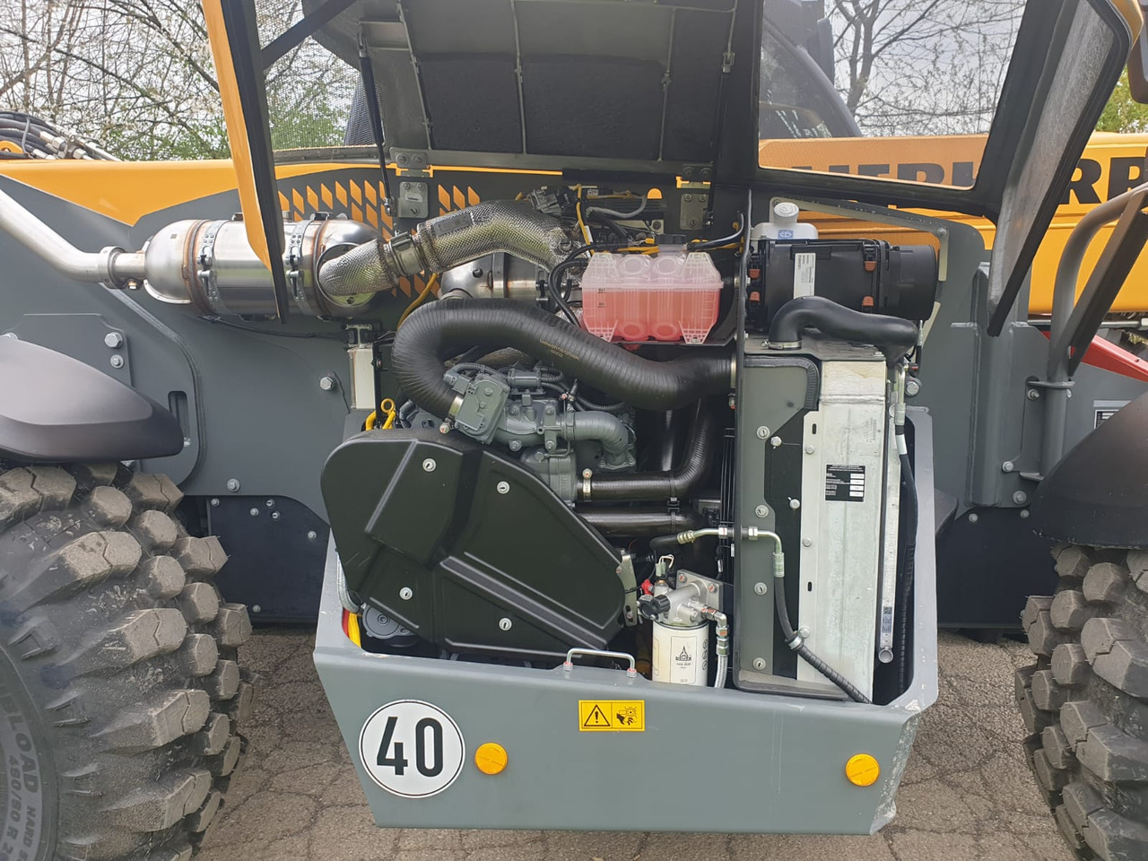 Teleskopski rukovatelj LIEBHERR T 60-9s: slika Teleskopski rukovatelj LIEBHERR T 60-9s Teleskopski rukovatelj LIEBHERR T 60-9s: slika Teleskopski rukovatelj LIEBHERR T 60-9s