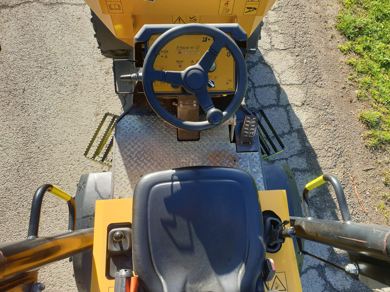 MECALAC TA 2 sh - Istovarivač: slika MECALAC TA 2 sh - Istovarivač MECALAC TA 2 sh - Istovarivač: slika MECALAC TA 2 sh - Istovarivač