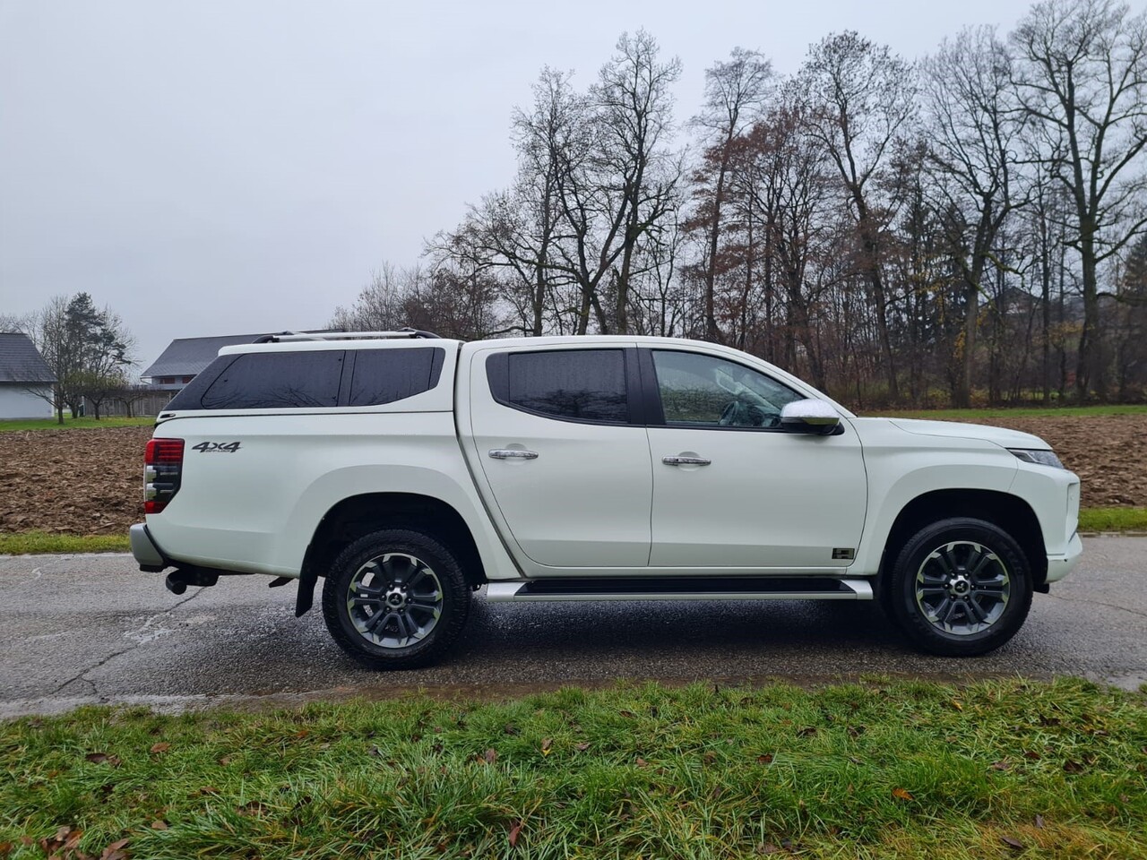 Mitsubishi L 200 - Pick-up: slika Mitsubishi L 200 - Pick-up Mitsubishi L 200 - Pick-up: slika Mitsubishi L 200 - Pick-up