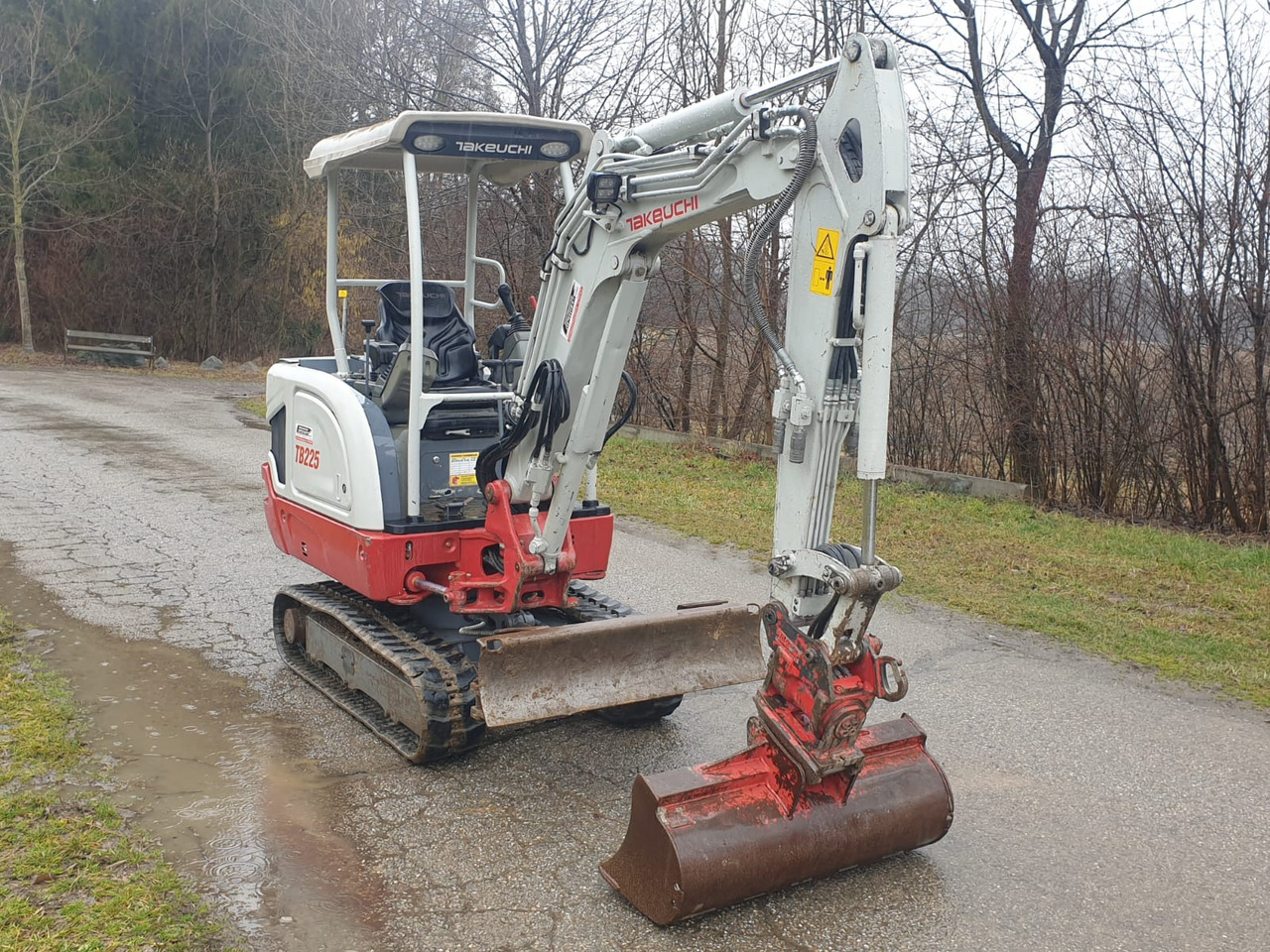 TAKEUCHI TB 225 - Mini bager: slika TAKEUCHI TB 225 - Mini bager TAKEUCHI TB 225 - Mini bager: slika TAKEUCHI TB 225 - Mini bager