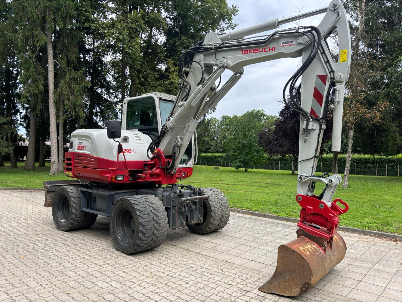 TAKEUCHI TB 295 W - Bager na kotačima: slika TAKEUCHI TB 295 W - Bager na kotačima TAKEUCHI TB 295 W - Bager na kotačima: slika TAKEUCHI TB 295 W - Bager na kotačima