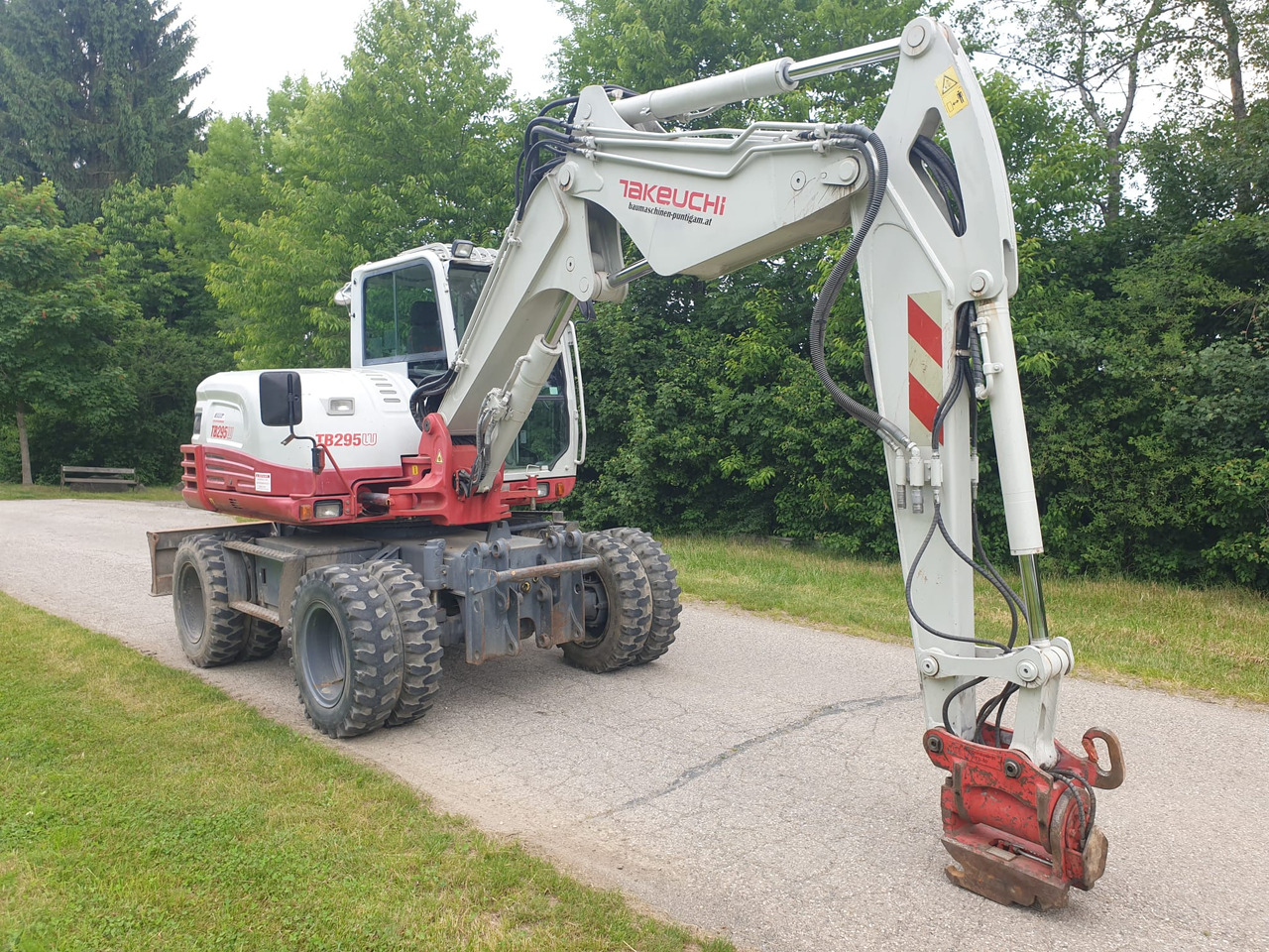 TAKEUCHI TB 295W - Bager na kotačima: slika TAKEUCHI TB 295W - Bager na kotačima TAKEUCHI TB 295W - Bager na kotačima: slika TAKEUCHI TB 295W - Bager na kotačima
