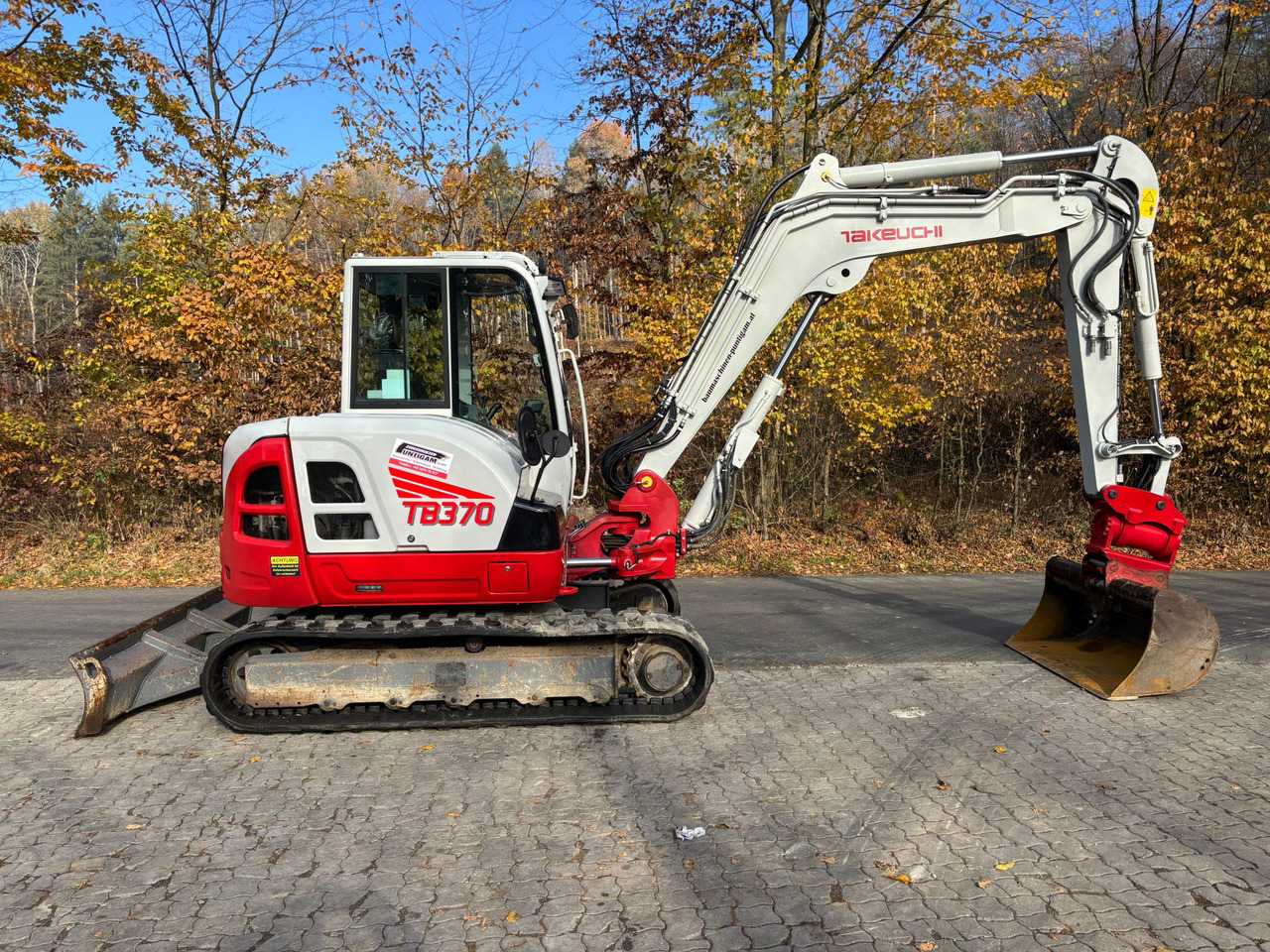 TAKEUCHI TB 370 - Mini bager: slika TAKEUCHI TB 370 - Mini bager TAKEUCHI TB 370 - Mini bager: slika TAKEUCHI TB 370 - Mini bager