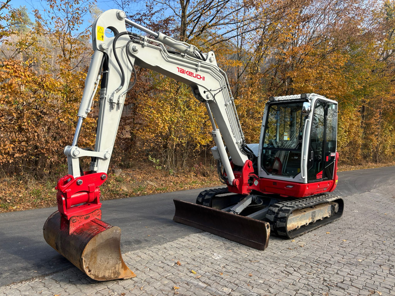TAKEUCHI TB 370 - Mini bager: slika TAKEUCHI TB 370 - Mini bager TAKEUCHI TB 370 - Mini bager: slika TAKEUCHI TB 370 - Mini bager