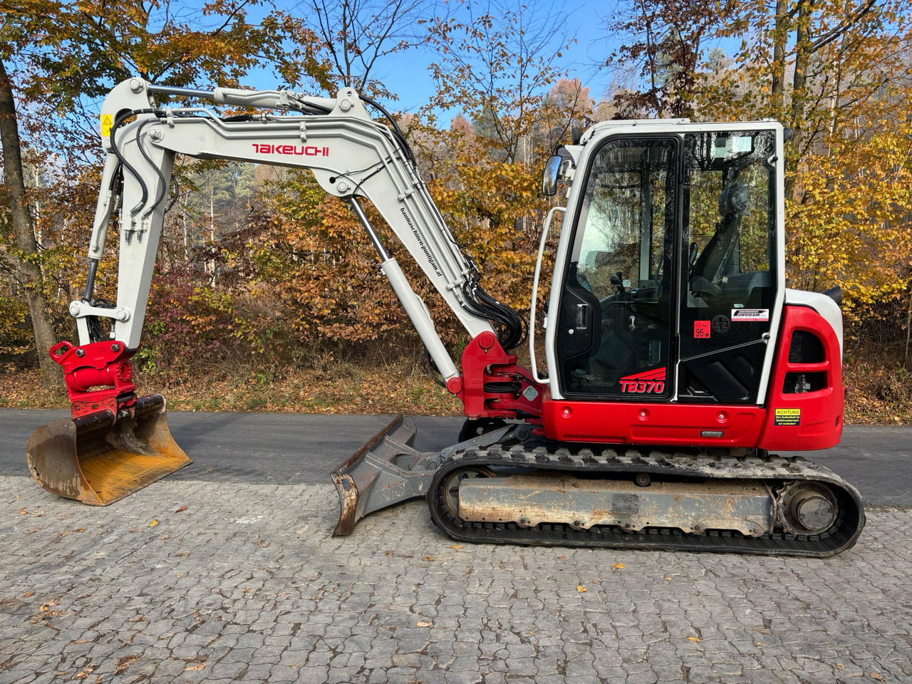 TAKEUCHI TB 370 - Mini bager: slika TAKEUCHI TB 370 - Mini bager TAKEUCHI TB 370 - Mini bager: slika TAKEUCHI TB 370 - Mini bager