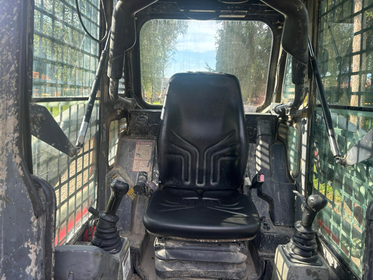 Mini utovarivač TAKEUCHI TL 230: slika Mini utovarivač TAKEUCHI TL 230