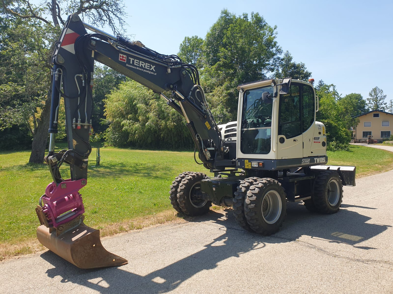 Terex TW 85 - Bager na kotačima: slika Terex TW 85 - Bager na kotačima Terex TW 85 - Bager na kotačima: slika Terex TW 85 - Bager na kotačima