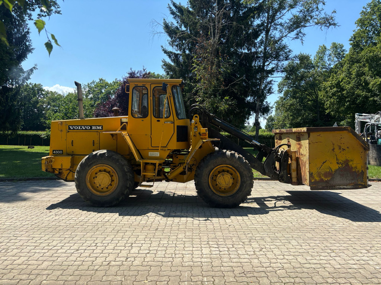 VOLVO BM 4300 - Utovarivač na kotačima: slika VOLVO BM 4300 - Utovarivač na kotačima VOLVO BM 4300 - Utovarivač na kotačima: slika VOLVO BM 4300 - Utovarivač na kotačima