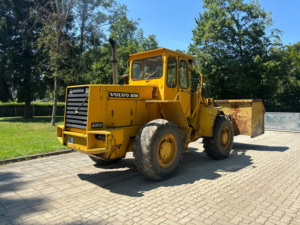 VOLVO BM 4300 - Utovarivač na kotačima: slika VOLVO BM 4300 - Utovarivač na kotačima VOLVO BM 4300 - Utovarivač na kotačima: slika VOLVO BM 4300 - Utovarivač na kotačima
