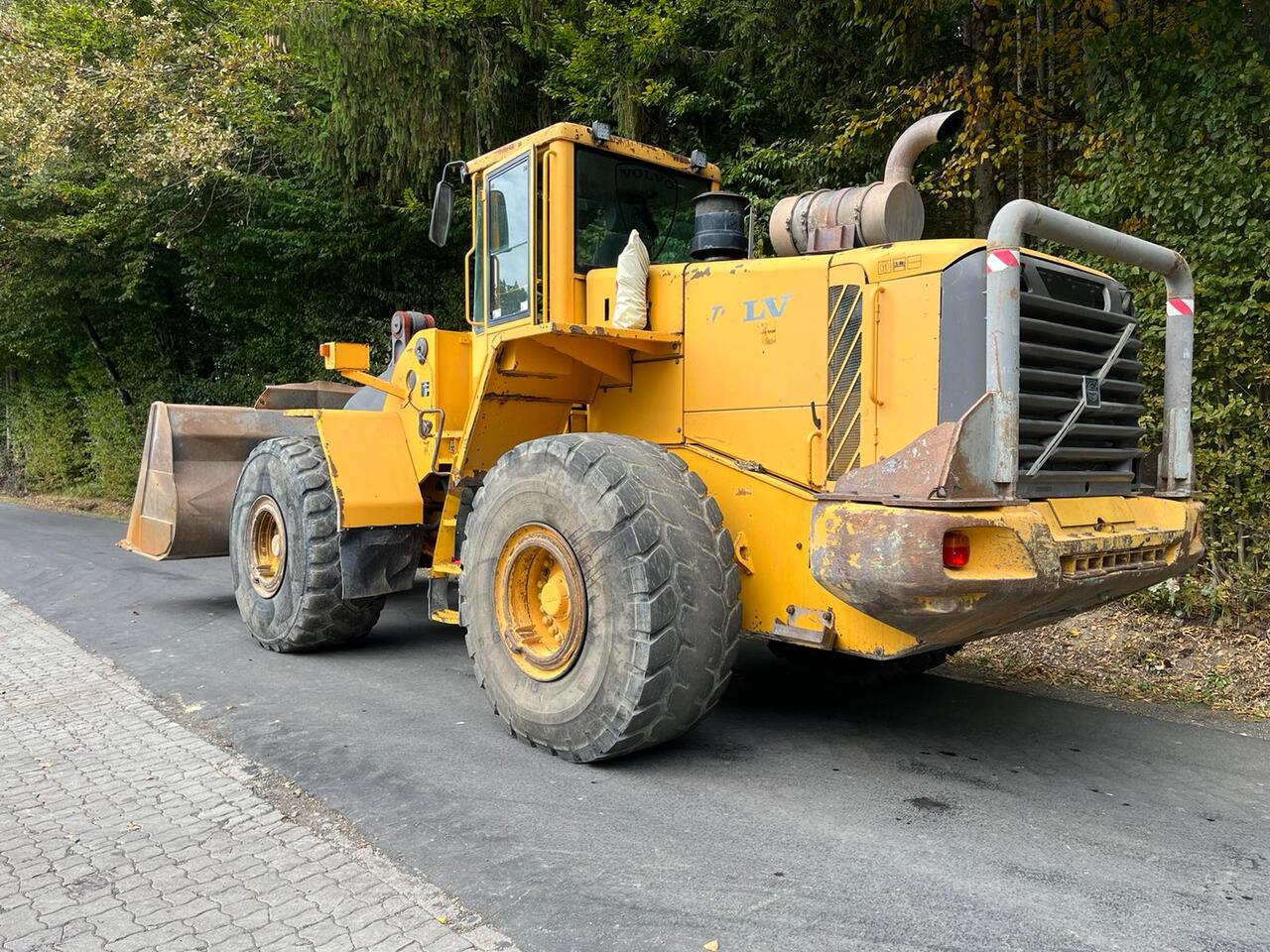VOLVO L 180 E - Utovarivač na kotačima: slika VOLVO L 180 E - Utovarivač na kotačima VOLVO L 180 E - Utovarivač na kotačima: slika VOLVO L 180 E - Utovarivač na kotačima