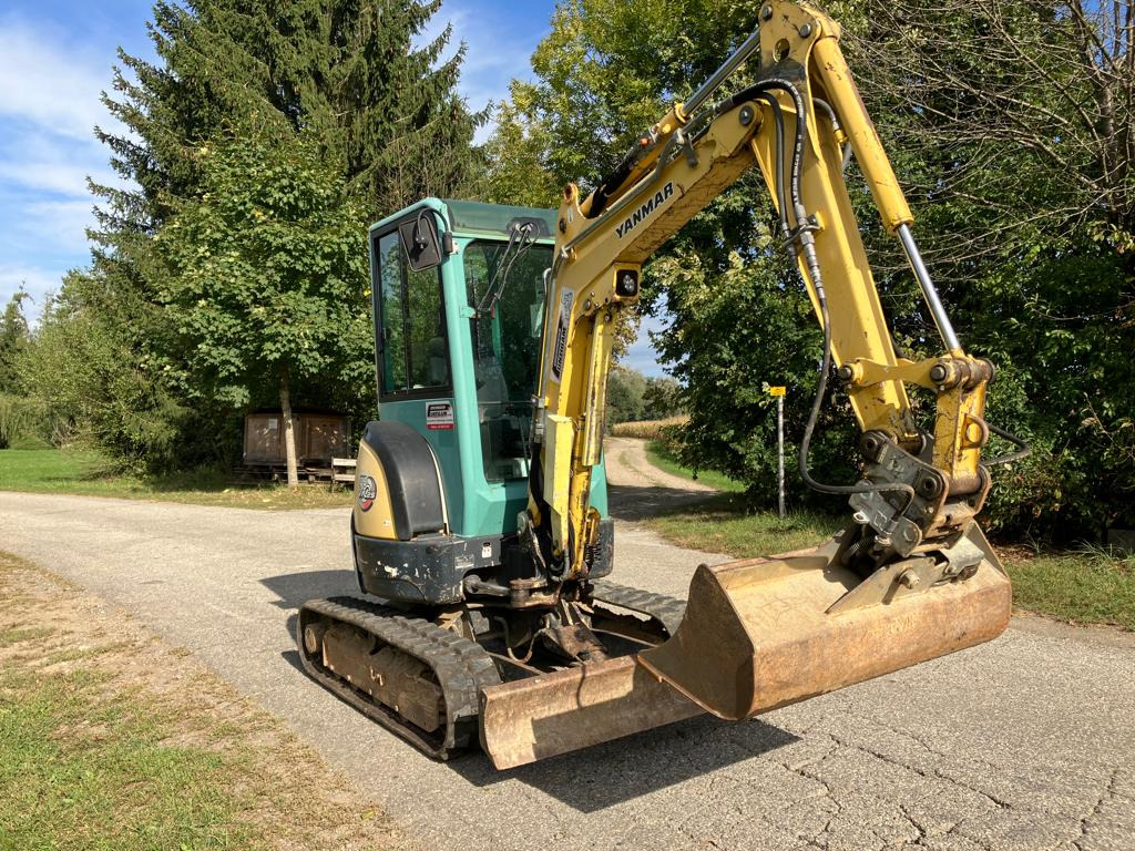 YANMAR VIO 25-4 - Mini bager: slika YANMAR VIO 25-4 - Mini bager YANMAR VIO 25-4 - Mini bager: slika YANMAR VIO 25-4 - Mini bager