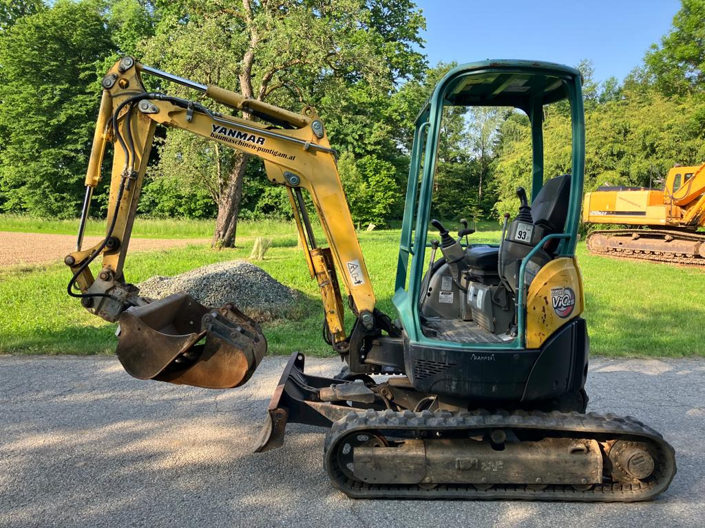 YANMAR VIO 25-4 - Mini bager: slika YANMAR VIO 25-4 - Mini bager YANMAR VIO 25-4 - Mini bager: slika YANMAR VIO 25-4 - Mini bager