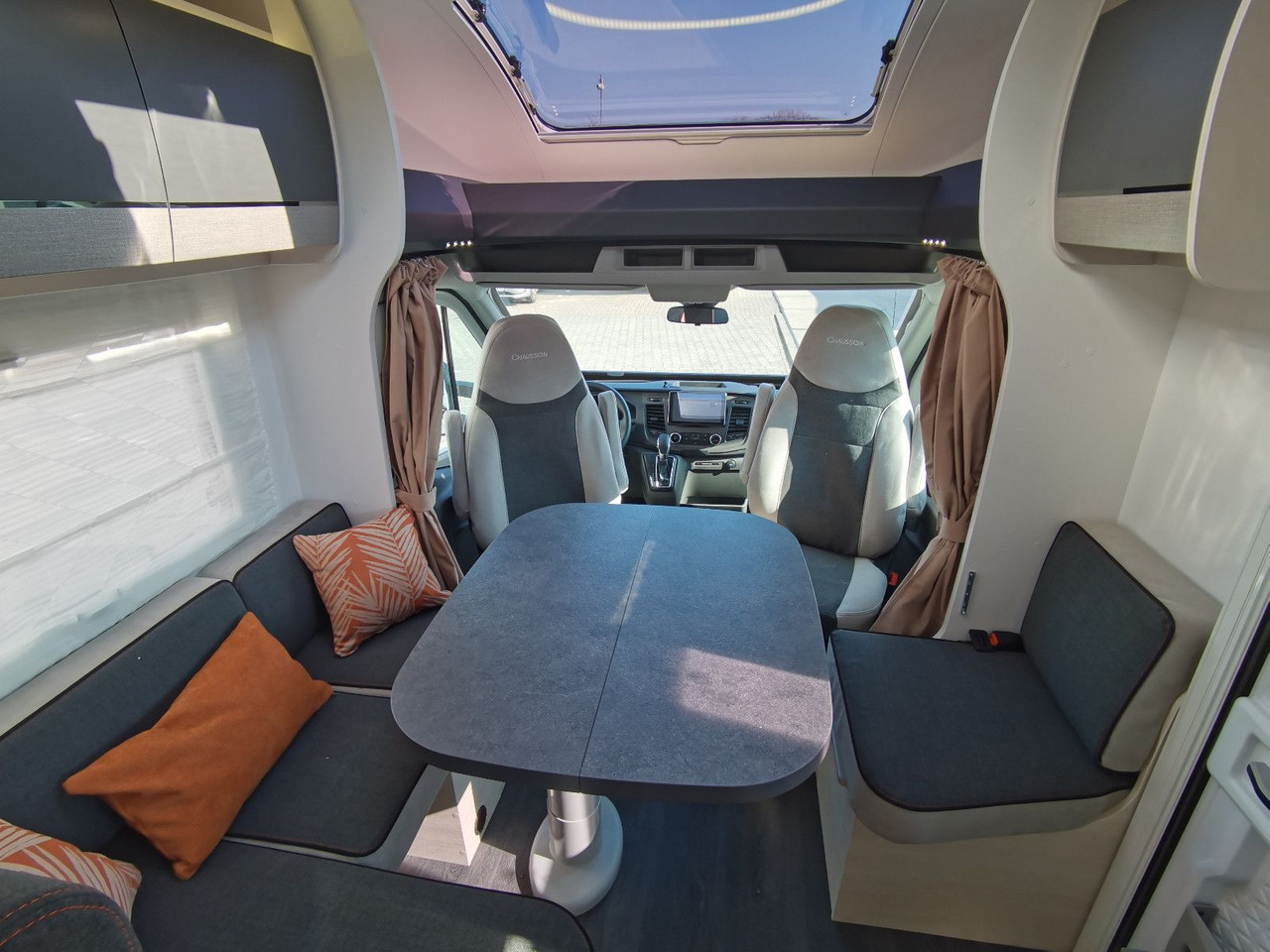 Chausson 627 TITANIUM /-2026- / 165PS - 8G. AUTOMATIK - Poluintegrirani kamper: slika Chausson 627 TITANIUM /-2026- / 165PS - 8G. AUTOMATIK - Poluintegrirani kamper Chausson 627 TITANIUM /-2026- / 165PS - 8G. AUTOMATIK - Poluintegrirani kamper: slika Chausson 627 TITANIUM /-2026- / 165PS - 8G. AUTOMATIK - Poluintegrirani kamper