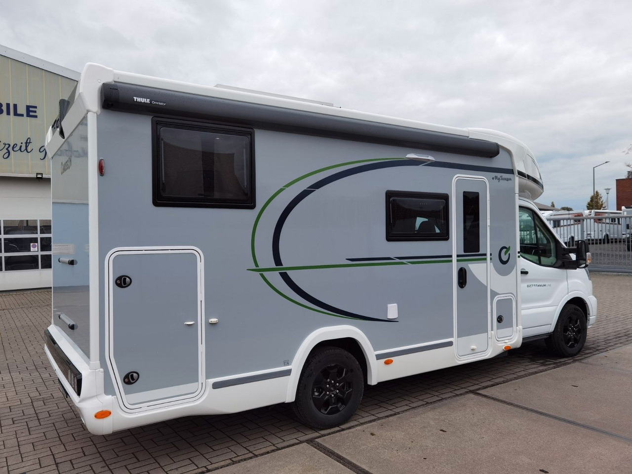 Chausson 627 TITANIUM / -2026- / 165PS-8G. / EINZELBETTEN - Poluintegrirani kamper: slika Chausson 627 TITANIUM / -2026- / 165PS-8G. / EINZELBETTEN - Poluintegrirani kamper Chausson 627 TITANIUM / -2026- / 165PS-8G. / EINZELBETTEN - Poluintegrirani kamper: slika Chausson 627 TITANIUM / -2026- / 165PS-8G. / EINZELBETTEN - Poluintegrirani kamper
