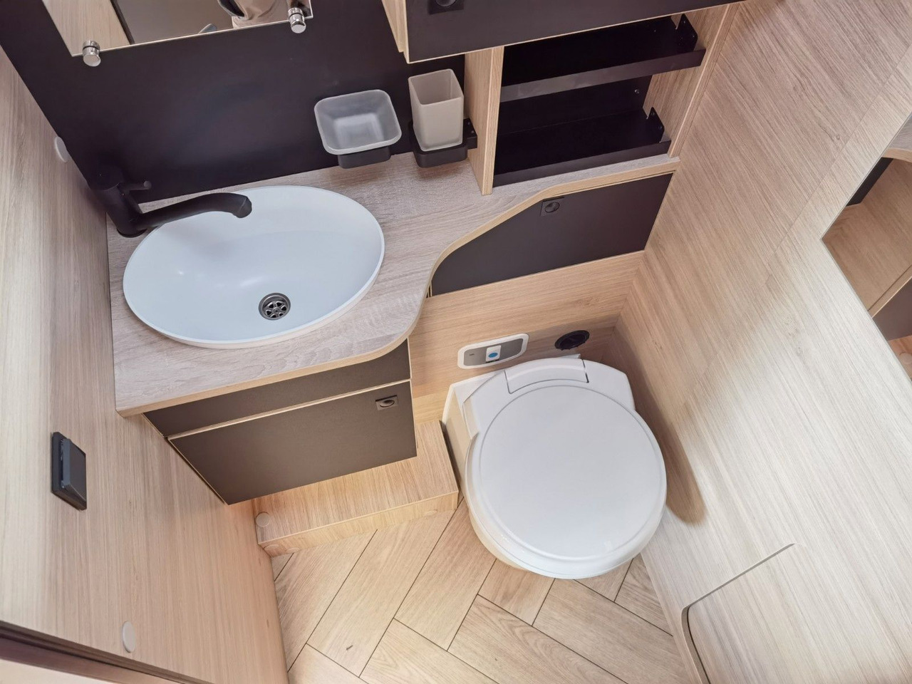 Poluintegrirani kamper Chausson 650 TITANIUM / -2026- / 165PS-8G. / AHK/ HUBBETT: slika Poluintegrirani kamper Chausson 650 TITANIUM / -2026- / 165PS-8G. / AHK/ HUBBETT