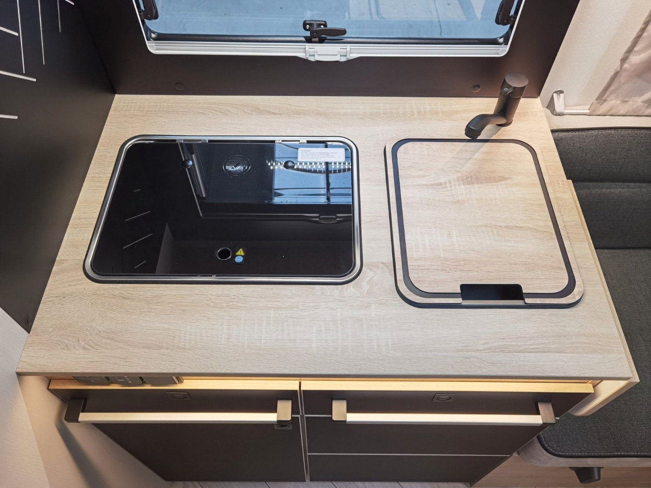 Poluintegrirani kamper Chausson 650 TITANIUM / -2026- / 165PS-8G. / AHK/ HUBBETT: slika Poluintegrirani kamper Chausson 650 TITANIUM / -2026- / 165PS-8G. / AHK/ HUBBETT