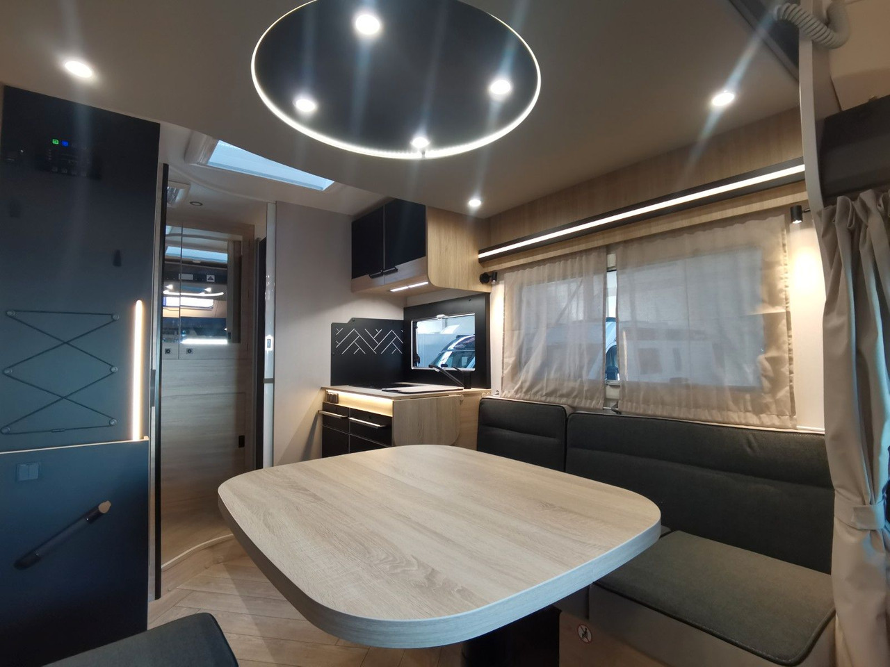 Poluintegrirani kamper Chausson 650 TITANIUM / -2026- / 165PS-8G. / AHK/ HUBBETT: slika Poluintegrirani kamper Chausson 650 TITANIUM / -2026- / 165PS-8G. / AHK/ HUBBETT