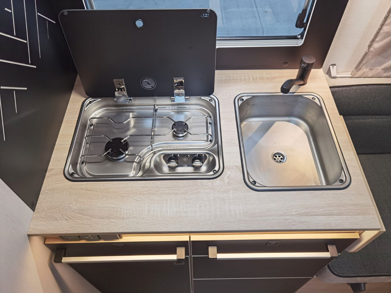 Poluintegrirani kamper Chausson 650 TITANIUM / -2026- / 165PS-8G. / AHK/ HUBBETT: slika Poluintegrirani kamper Chausson 650 TITANIUM / -2026- / 165PS-8G. / AHK/ HUBBETT