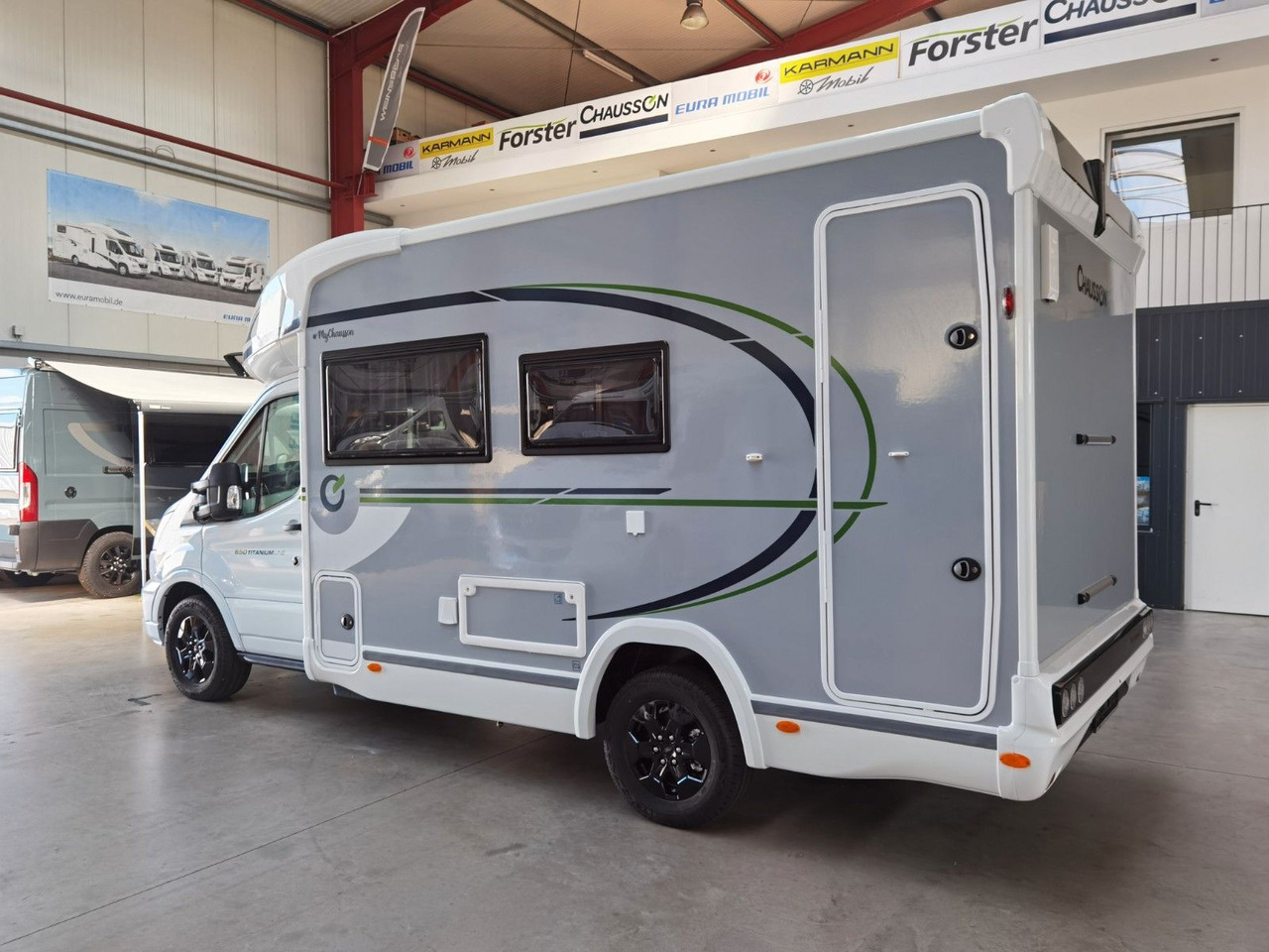 Chausson 650 TITANIUM / - 2026 - / NUR 6.39 M. / HUBBETT - Poluintegrirani kamper: slika Chausson 650 TITANIUM / - 2026 - / NUR 6.39 M. / HUBBETT - Poluintegrirani kamper Chausson 650 TITANIUM / - 2026 - / NUR 6.39 M. / HUBBETT - Poluintegrirani kamper: slika Chausson 650 TITANIUM / - 2026 - / NUR 6.39 M. / HUBBETT - Poluintegrirani kamper