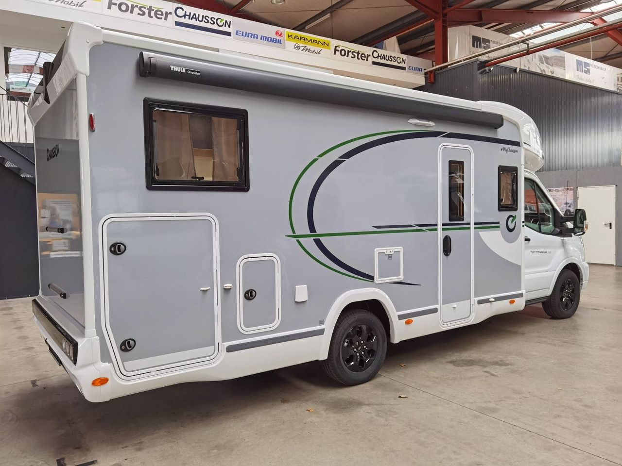 Chausson 797 TITANIUM / -2026- / 165PS-8G. / EINZELBETTEN - Poluintegrirani kamper: slika Chausson 797 TITANIUM / -2026- / 165PS-8G. / EINZELBETTEN - Poluintegrirani kamper Chausson 797 TITANIUM / -2026- / 165PS-8G. / EINZELBETTEN - Poluintegrirani kamper: slika Chausson 797 TITANIUM / -2026- / 165PS-8G. / EINZELBETTEN - Poluintegrirani kamper