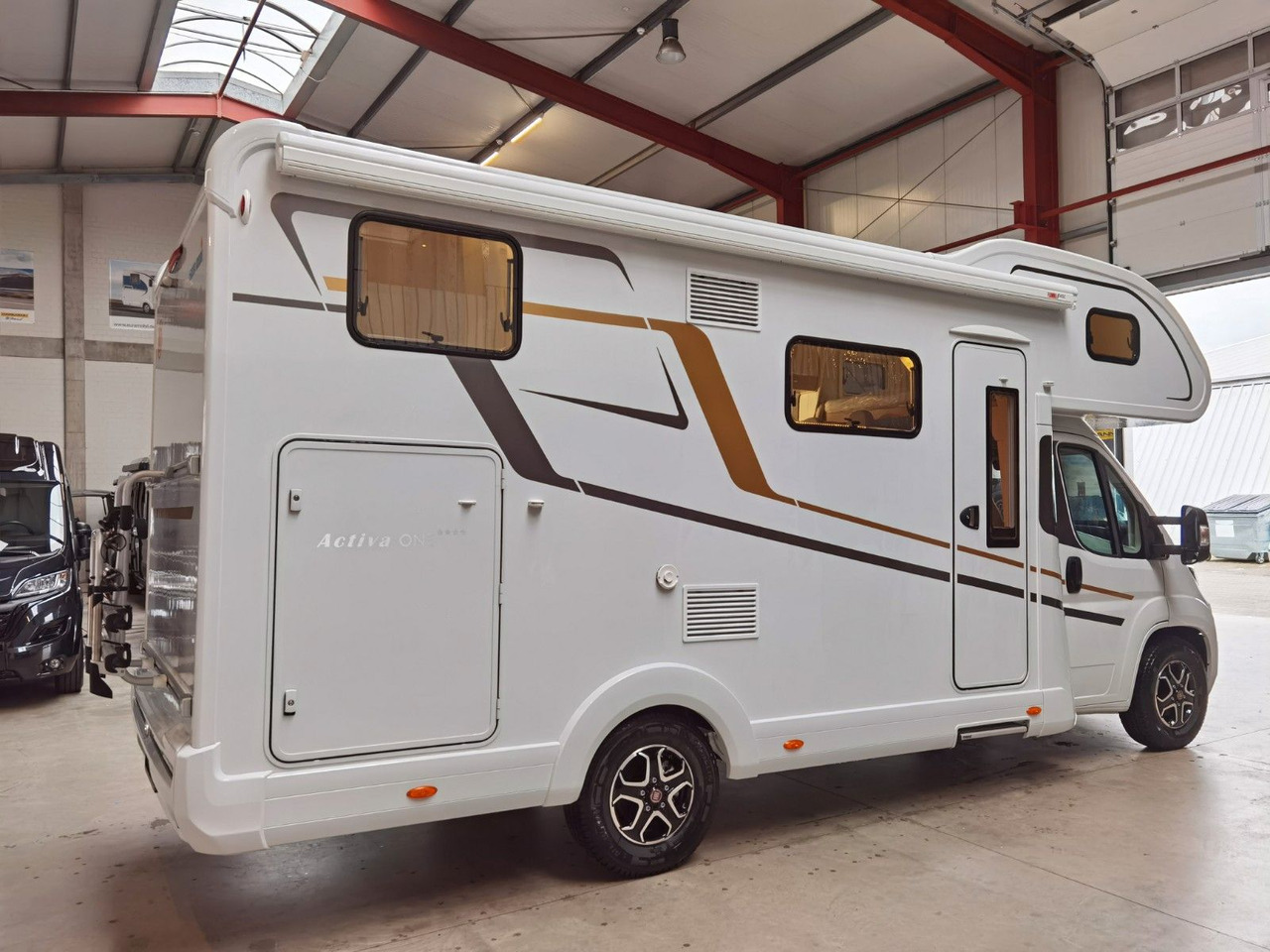 Eura Mobil ACTIVA ONE 690 HB / 180PS-40H MAXI/ PANORAMADACH - Alkoven kamper: slika Eura Mobil ACTIVA ONE 690 HB / 180PS-40H MAXI/ PANORAMADACH - Alkoven kamper Eura Mobil ACTIVA ONE 690 HB / 180PS-40H MAXI/ PANORAMADACH - Alkoven kamper: slika Eura Mobil ACTIVA ONE 690 HB / 180PS-40H MAXI/ PANORAMADACH - Alkoven kamper