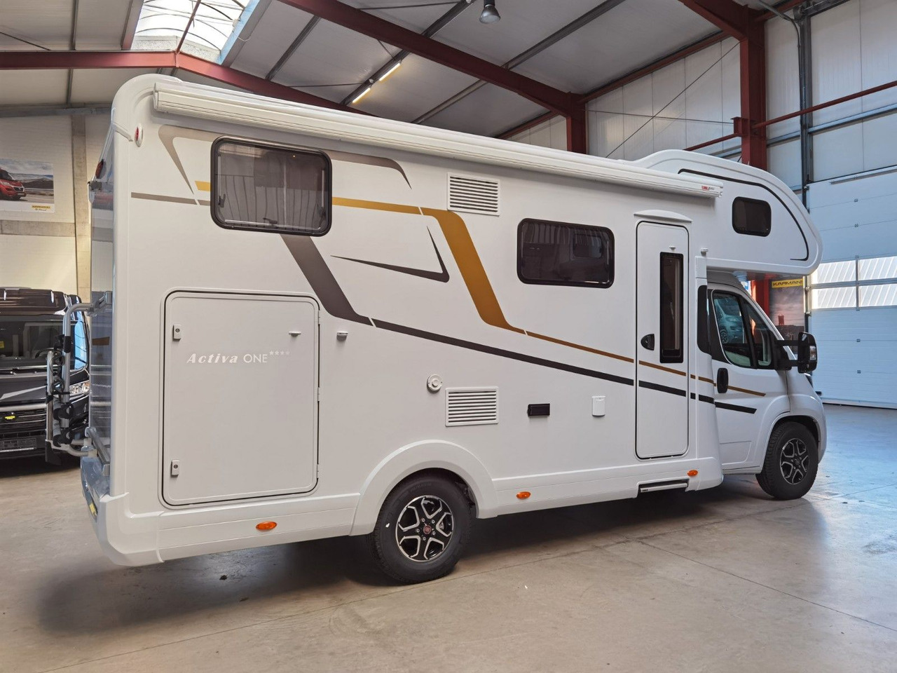 Eura Mobil ACTIVA ONE 690 HB / 180PS-9G AUTOMATIK -40H MAXI - Alkoven kamper: slika Eura Mobil ACTIVA ONE 690 HB / 180PS-9G AUTOMATIK -40H MAXI - Alkoven kamper Eura Mobil ACTIVA ONE 690 HB / 180PS-9G AUTOMATIK -40H MAXI - Alkoven kamper: slika Eura Mobil ACTIVA ONE 690 HB / 180PS-9G AUTOMATIK -40H MAXI - Alkoven kamper