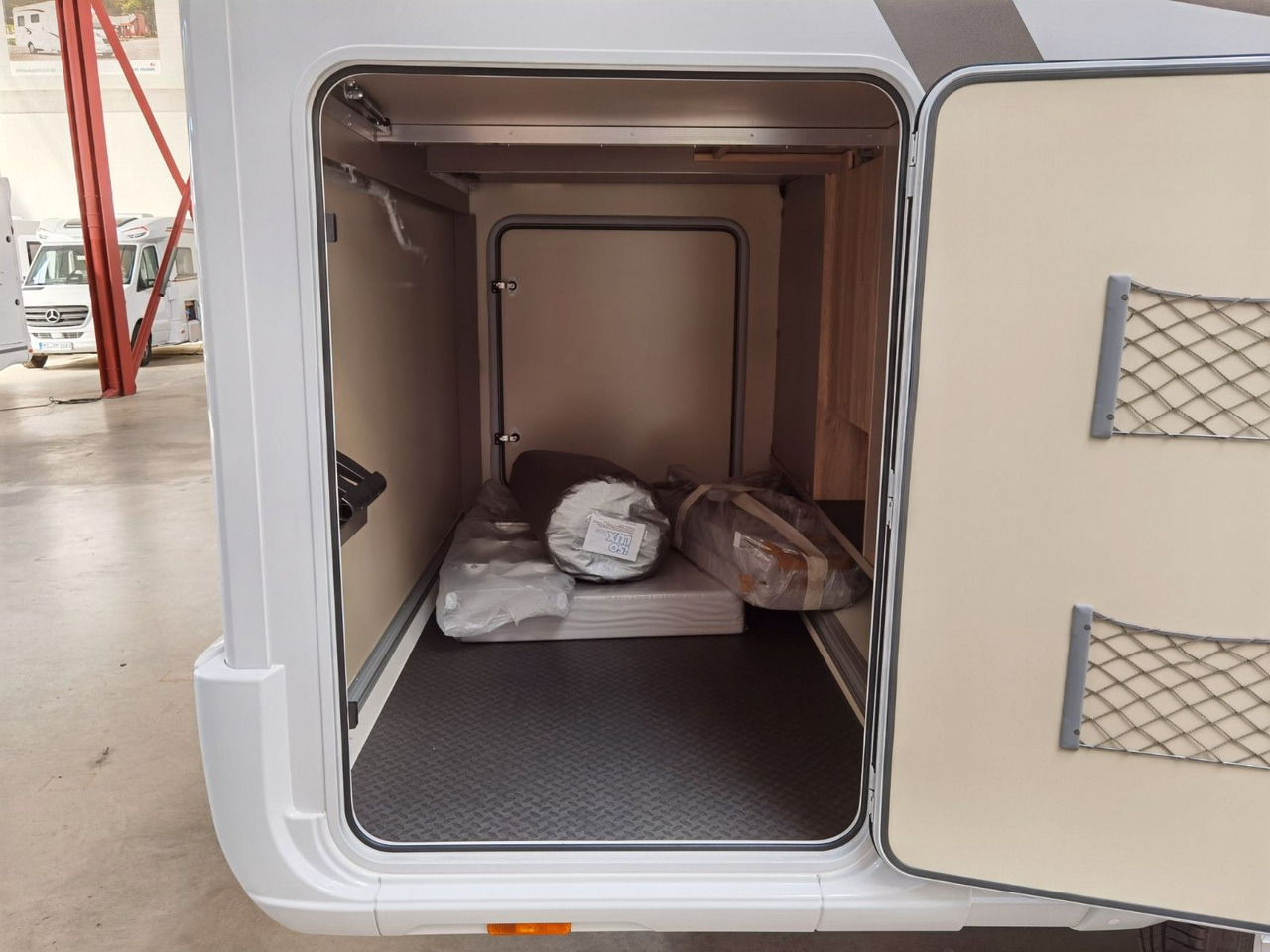 Poluintegrirani kamper Eura Mobil PROFILA T 696 EB /-2025-/ S-PAKET / EINZELBETTEN: slika Poluintegrirani kamper Eura Mobil PROFILA T 696 EB /-2025-/ S-PAKET / EINZELBETTEN