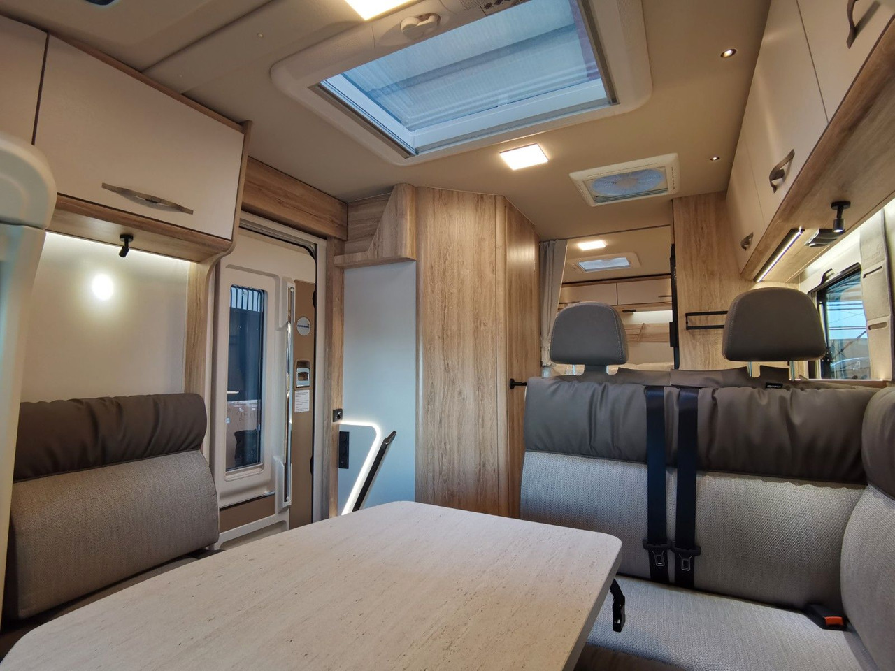 Poluintegrirani kamper Eura Mobil PROFILA T 696 EB /-2025-/ S-PAKET / EINZELBETTEN: slika Poluintegrirani kamper Eura Mobil PROFILA T 696 EB /-2025-/ S-PAKET / EINZELBETTEN