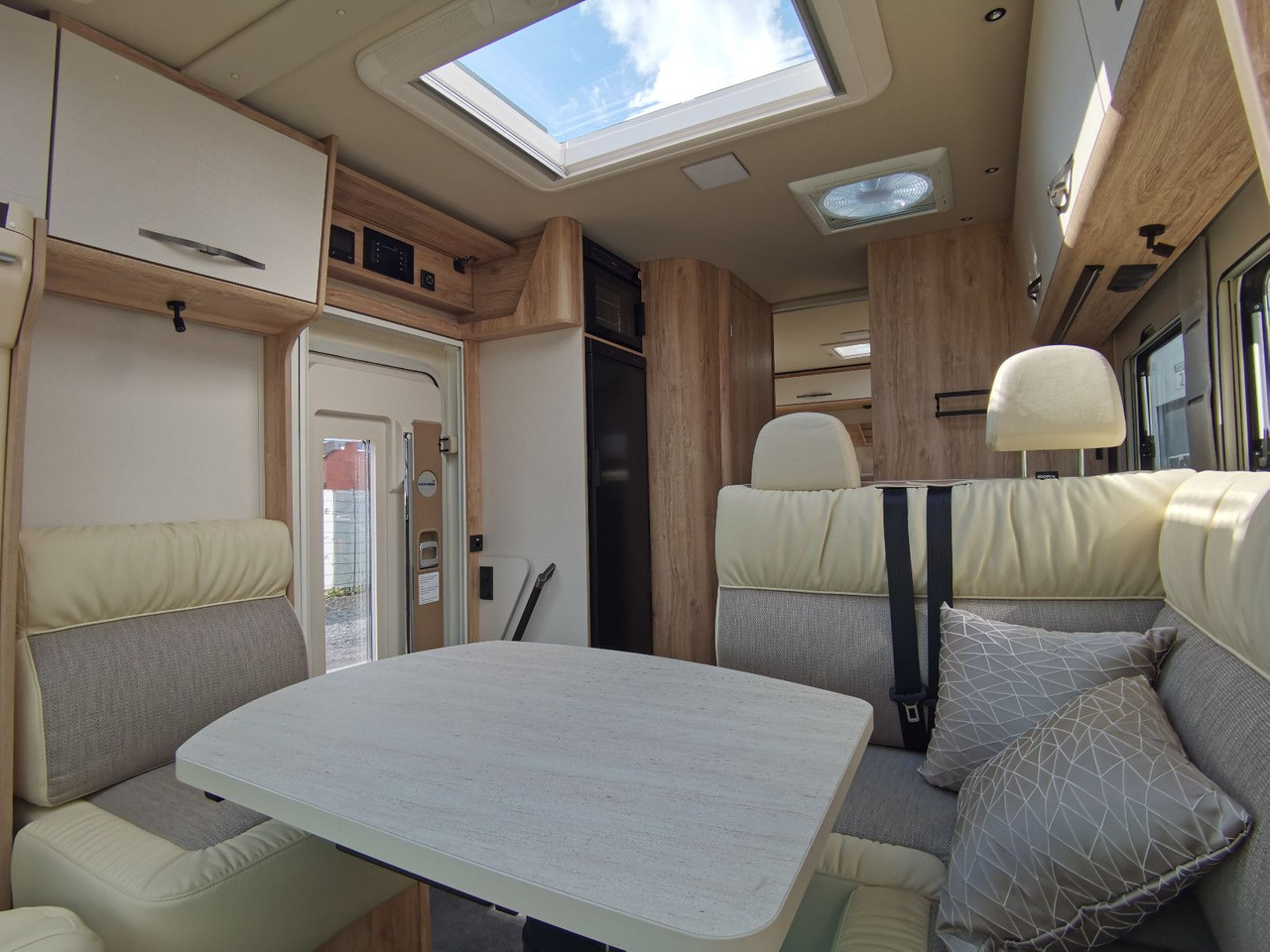 Poluintegrirani kamper Eura Mobil PROFILA T 720 EB /MOD. 2026/ 180PS-8G.AUTOMATIK: slika Poluintegrirani kamper Eura Mobil PROFILA T 720 EB /MOD. 2026/ 180PS-8G.AUTOMATIK