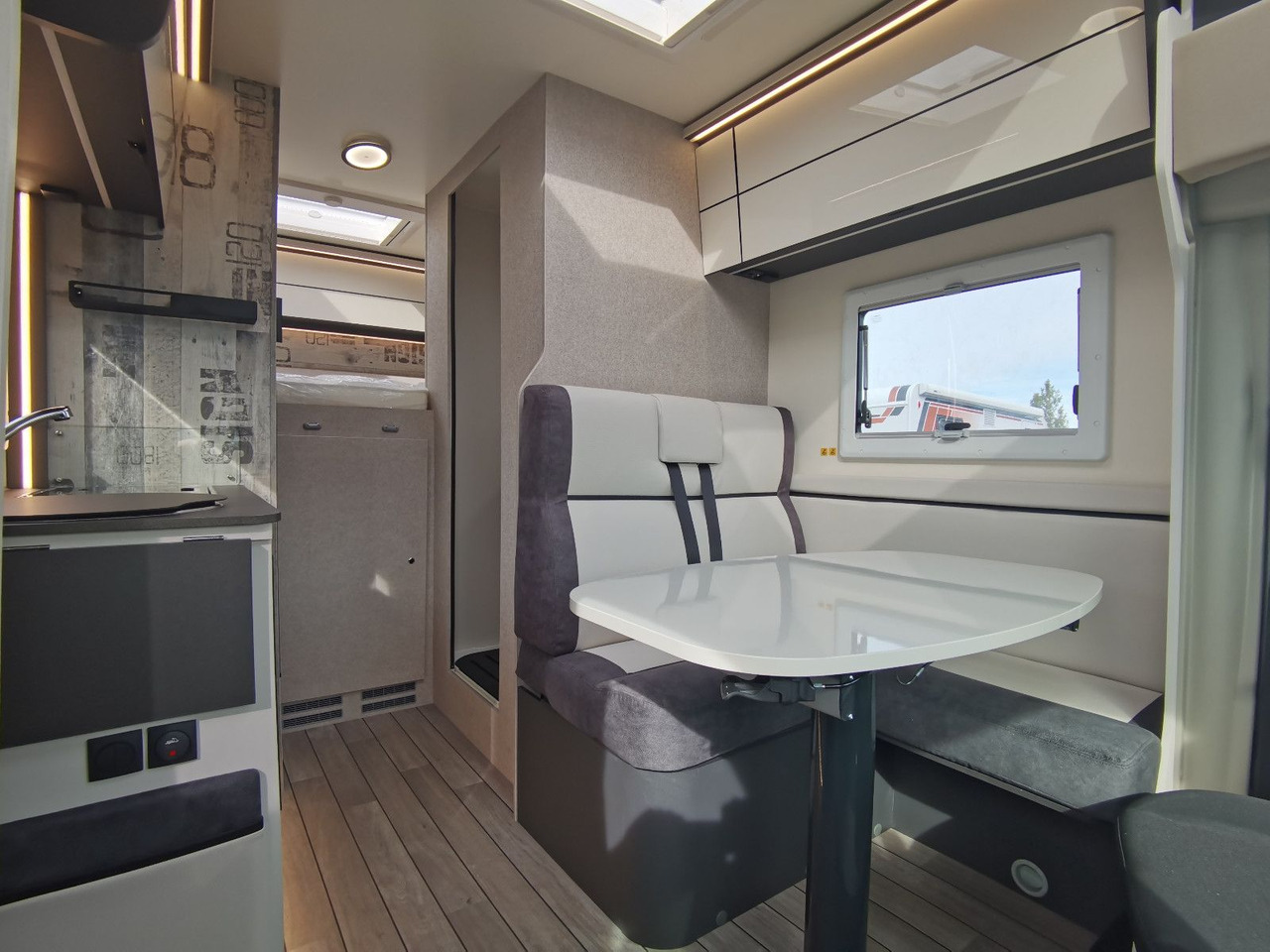 Poluintegrirani kamper Forster T 599 HBN COUPÈ /-2025-/165PS / SILVER - EDITION: slika Poluintegrirani kamper Forster T 599 HBN COUPÈ /-2025-/165PS / SILVER - EDITION Poluintegrirani kamper Forster T 599 HBN COUPÈ /-2025-/165PS / SILVER - EDITION: slika Poluintegrirani kamper Forster T 599 HBN COUPÈ /-2025-/165PS / SILVER - EDITION