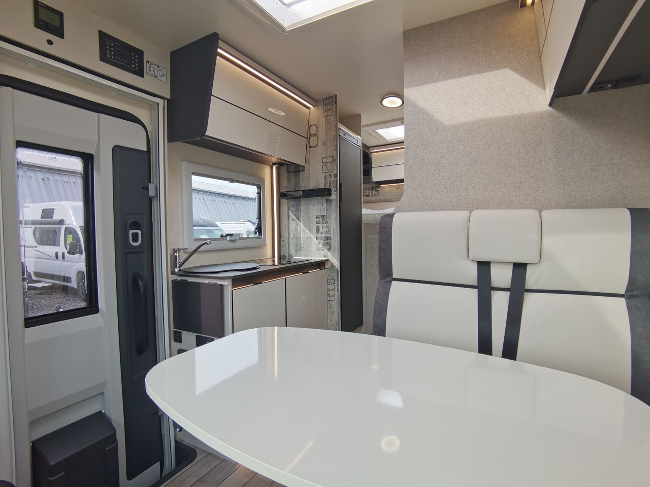 Poluintegrirani kamper Forster T 599 HBN COUPÈ /-2025-/165PS / SILVER - EDITION: slika Poluintegrirani kamper Forster T 599 HBN COUPÈ /-2025-/165PS / SILVER - EDITION Poluintegrirani kamper Forster T 599 HBN COUPÈ /-2025-/165PS / SILVER - EDITION: slika Poluintegrirani kamper Forster T 599 HBN COUPÈ /-2025-/165PS / SILVER - EDITION