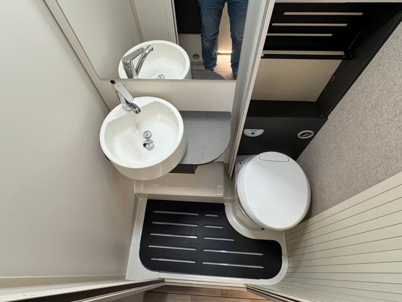 Poluintegrirani kamper Forster T 599 HBN COUPÈ /-2026-/ 165PS-8G / SILVER-PAKET: slika Poluintegrirani kamper Forster T 599 HBN COUPÈ /-2026-/ 165PS-8G / SILVER-PAKET Poluintegrirani kamper Forster T 599 HBN COUPÈ /-2026-/ 165PS-8G / SILVER-PAKET: slika Poluintegrirani kamper Forster T 599 HBN COUPÈ /-2026-/ 165PS-8G / SILVER-PAKET