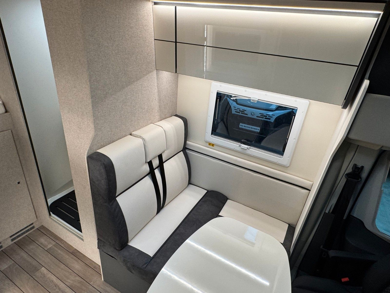 Poluintegrirani kamper Forster T 599 HBN COUPÈ /-2026-/ 165PS-8G / SILVER-PAKET: slika Poluintegrirani kamper Forster T 599 HBN COUPÈ /-2026-/ 165PS-8G / SILVER-PAKET Poluintegrirani kamper Forster T 599 HBN COUPÈ /-2026-/ 165PS-8G / SILVER-PAKET: slika Poluintegrirani kamper Forster T 599 HBN COUPÈ /-2026-/ 165PS-8G / SILVER-PAKET