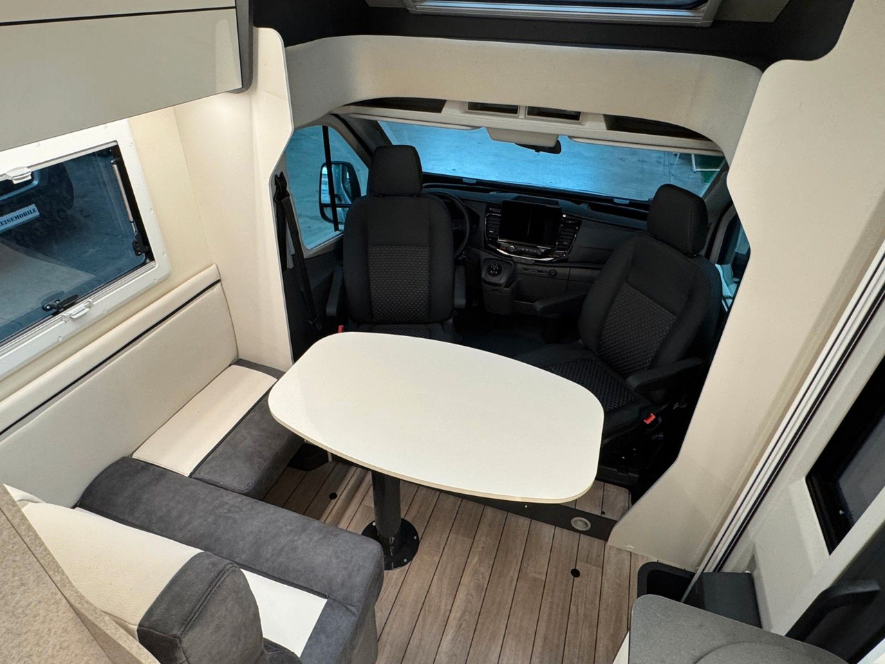 Poluintegrirani kamper Forster T 599 HBN COUPÈ /-2026-/ 165PS-8G / SILVER-PAKET: slika Poluintegrirani kamper Forster T 599 HBN COUPÈ /-2026-/ 165PS-8G / SILVER-PAKET Poluintegrirani kamper Forster T 599 HBN COUPÈ /-2026-/ 165PS-8G / SILVER-PAKET: slika Poluintegrirani kamper Forster T 599 HBN COUPÈ /-2026-/ 165PS-8G / SILVER-PAKET