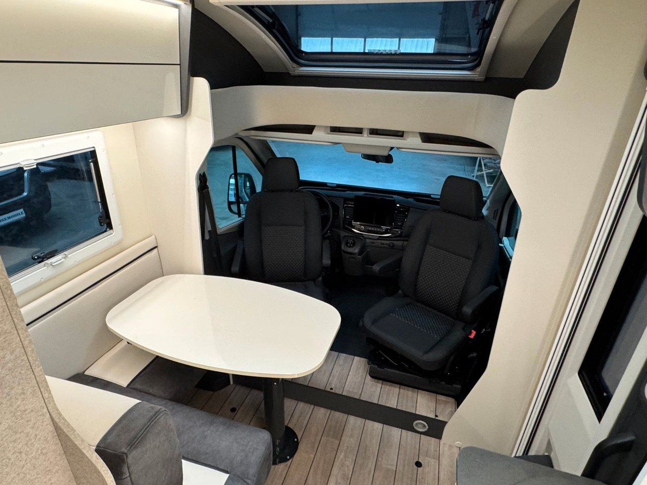 Poluintegrirani kamper Forster T 599 HBN COUPÈ /-2026-/ 165PS-8G / SILVER-PAKET: slika Poluintegrirani kamper Forster T 599 HBN COUPÈ /-2026-/ 165PS-8G / SILVER-PAKET Poluintegrirani kamper Forster T 599 HBN COUPÈ /-2026-/ 165PS-8G / SILVER-PAKET: slika Poluintegrirani kamper Forster T 599 HBN COUPÈ /-2026-/ 165PS-8G / SILVER-PAKET