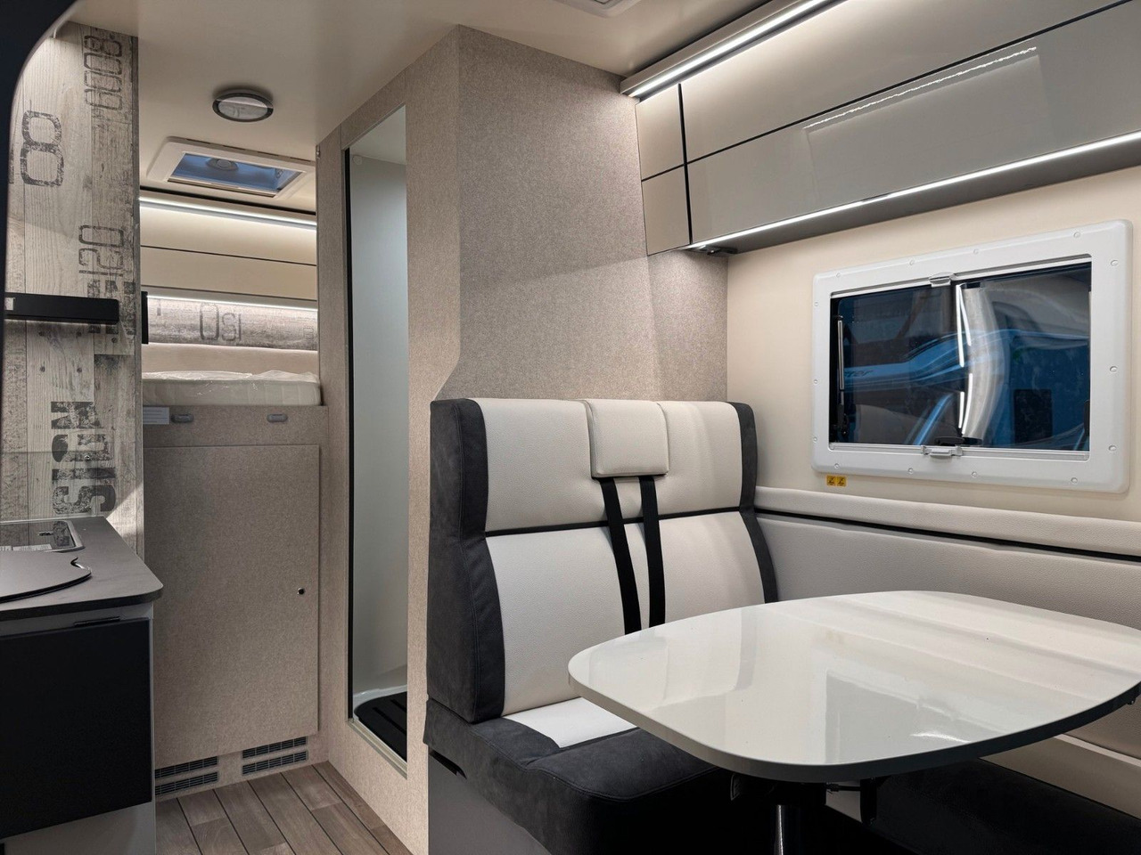 Poluintegrirani kamper Forster T 599 HBN COUPÈ /-2026-/ 165PS-8G / SILVER-PAKET: slika Poluintegrirani kamper Forster T 599 HBN COUPÈ /-2026-/ 165PS-8G / SILVER-PAKET Poluintegrirani kamper Forster T 599 HBN COUPÈ /-2026-/ 165PS-8G / SILVER-PAKET: slika Poluintegrirani kamper Forster T 599 HBN COUPÈ /-2026-/ 165PS-8G / SILVER-PAKET