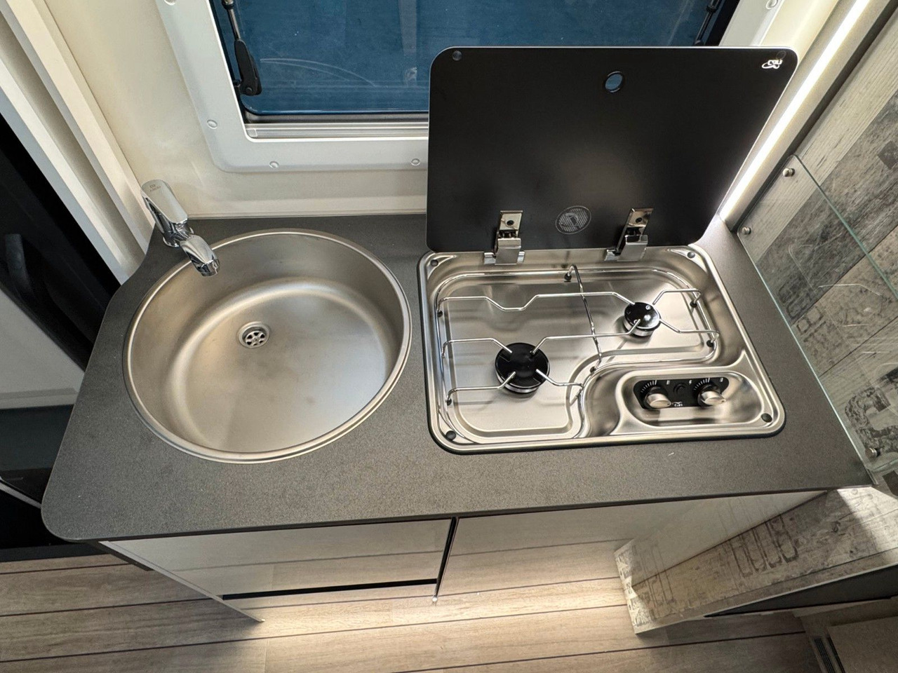 Poluintegrirani kamper Forster T 599 HBN COUPÈ /-2026-/ 165PS-8G / SILVER-PAKET: slika Poluintegrirani kamper Forster T 599 HBN COUPÈ /-2026-/ 165PS-8G / SILVER-PAKET Poluintegrirani kamper Forster T 599 HBN COUPÈ /-2026-/ 165PS-8G / SILVER-PAKET: slika Poluintegrirani kamper Forster T 599 HBN COUPÈ /-2026-/ 165PS-8G / SILVER-PAKET