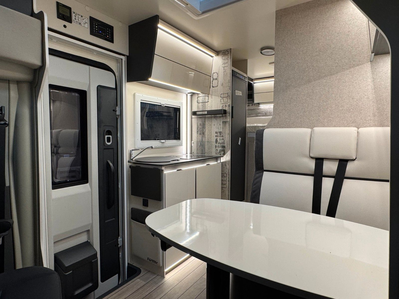 Poluintegrirani kamper Forster T 599 HBN COUPÈ /-2026-/ 165PS-8G / SILVER-PAKET: slika Poluintegrirani kamper Forster T 599 HBN COUPÈ /-2026-/ 165PS-8G / SILVER-PAKET Poluintegrirani kamper Forster T 599 HBN COUPÈ /-2026-/ 165PS-8G / SILVER-PAKET: slika Poluintegrirani kamper Forster T 599 HBN COUPÈ /-2026-/ 165PS-8G / SILVER-PAKET