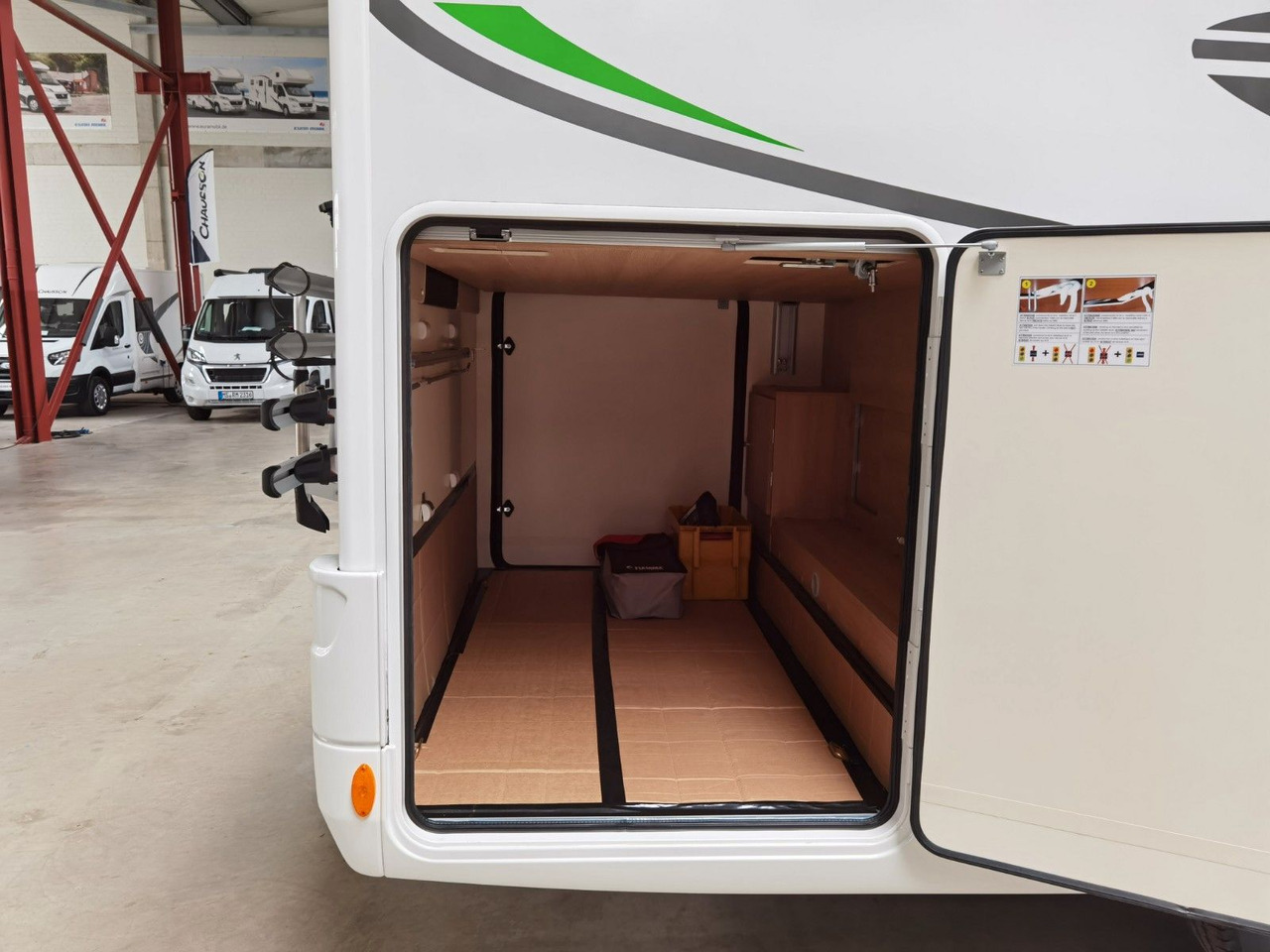 Poluintegrirani kamper Forster T 699 HB / 140PS / EB - HUBBETT & HECKBETT: slika Poluintegrirani kamper Forster T 699 HB / 140PS / EB - HUBBETT & HECKBETT