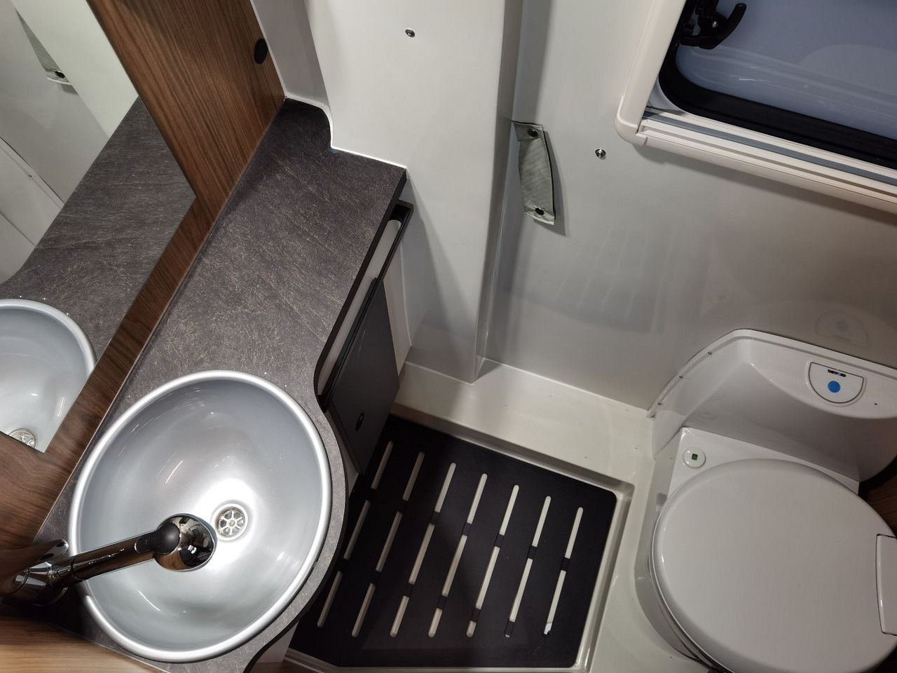 Kamp kombi Karmann DEXTER 600 /- 2026-/ 8G.AUTOMATIK/ EINZELBETTEN: slika Kamp kombi Karmann DEXTER 600 /- 2026-/ 8G.AUTOMATIK/ EINZELBETTEN