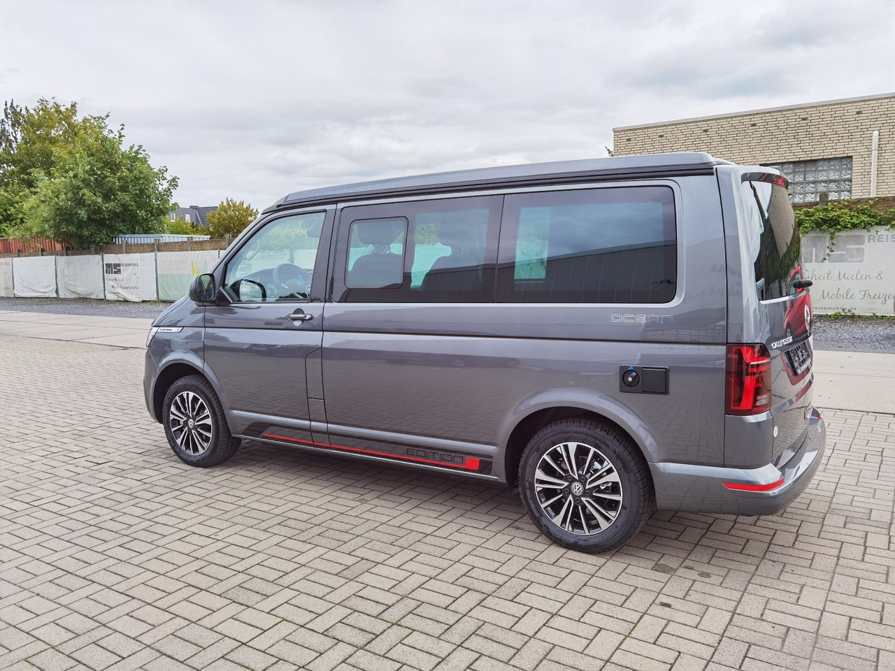 Volkswagen T6.1 CALIFORNIA OCEAN EDITION / DSG / NAVI / ACC - Kamp kombi: slika Volkswagen T6.1 CALIFORNIA OCEAN EDITION / DSG / NAVI / ACC - Kamp kombi Volkswagen T6.1 CALIFORNIA OCEAN EDITION / DSG / NAVI / ACC - Kamp kombi: slika Volkswagen T6.1 CALIFORNIA OCEAN EDITION / DSG / NAVI / ACC - Kamp kombi
