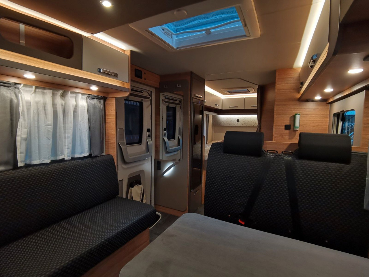 Poluintegrirani kamper Weinsberg CARALOFT 650 MF / 155PS / TOP - AUSSTATTUNG: slika Poluintegrirani kamper Weinsberg CARALOFT 650 MF / 155PS / TOP - AUSSTATTUNG Poluintegrirani kamper Weinsberg CARALOFT 650 MF / 155PS / TOP - AUSSTATTUNG: slika Poluintegrirani kamper Weinsberg CARALOFT 650 MF / 155PS / TOP - AUSSTATTUNG