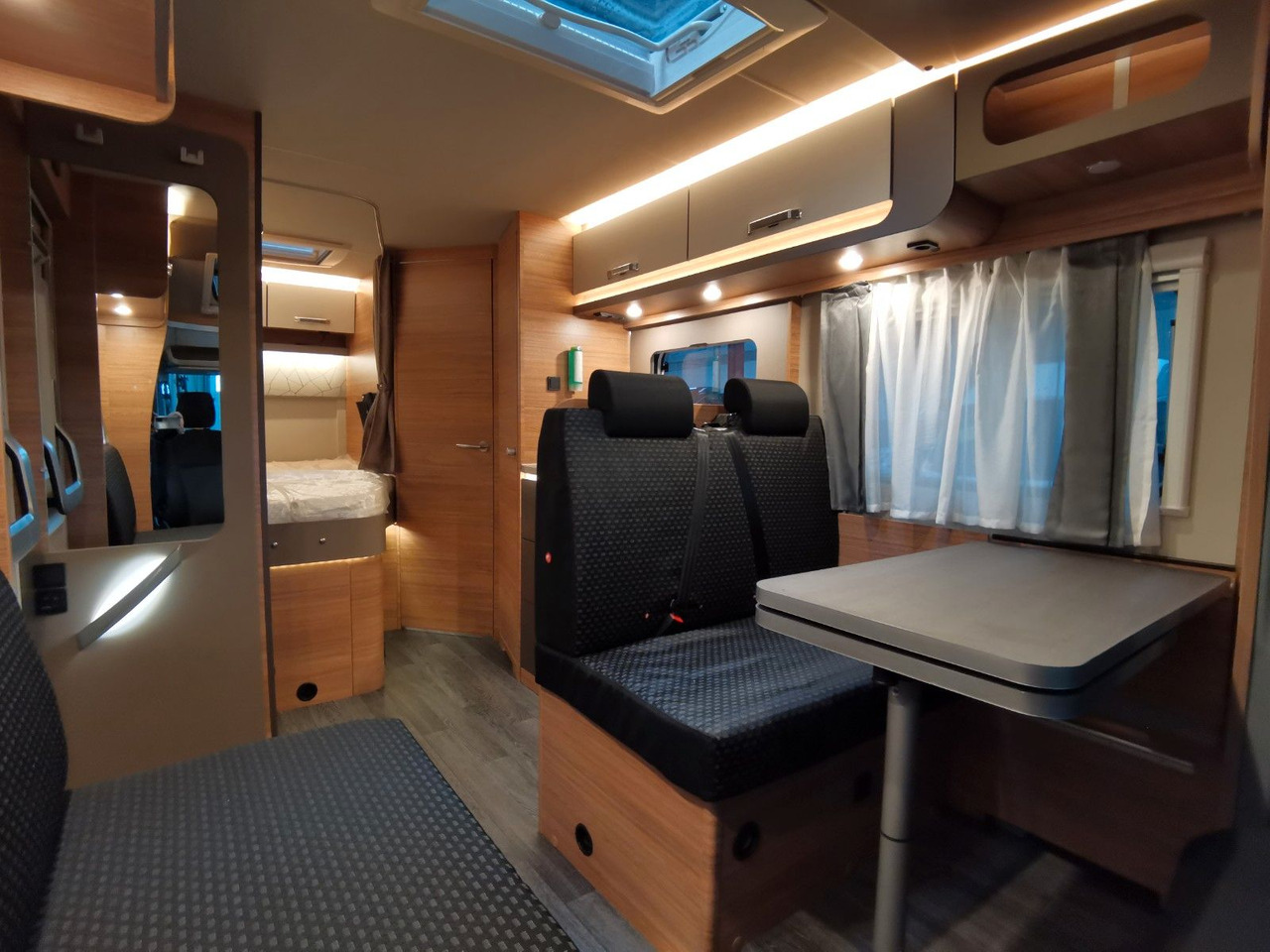 Poluintegrirani kamper Weinsberg CARALOFT 650 MF / 155PS / TOP - AUSSTATTUNG: slika Poluintegrirani kamper Weinsberg CARALOFT 650 MF / 155PS / TOP - AUSSTATTUNG Poluintegrirani kamper Weinsberg CARALOFT 650 MF / 155PS / TOP - AUSSTATTUNG: slika Poluintegrirani kamper Weinsberg CARALOFT 650 MF / 155PS / TOP - AUSSTATTUNG