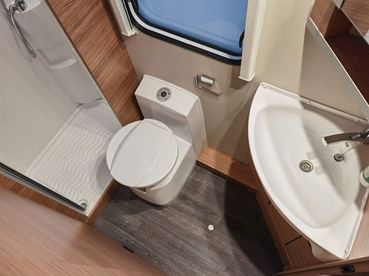 Poluintegrirani kamper Weinsberg CARALOFT 650 MF / 155PS / TOP - AUSSTATTUNG: slika Poluintegrirani kamper Weinsberg CARALOFT 650 MF / 155PS / TOP - AUSSTATTUNG Poluintegrirani kamper Weinsberg CARALOFT 650 MF / 155PS / TOP - AUSSTATTUNG: slika Poluintegrirani kamper Weinsberg CARALOFT 650 MF / 155PS / TOP - AUSSTATTUNG