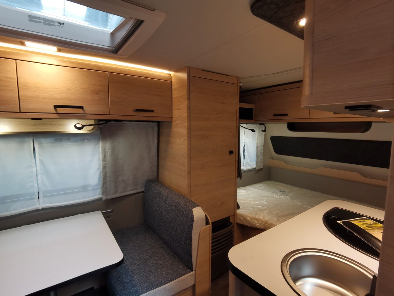 Kamp prikolica Weinsberg CARAONE 390 QD  / -2026 -/ ALLE PAKETE: slika Kamp prikolica Weinsberg CARAONE 390 QD  / -2026 -/ ALLE PAKETE