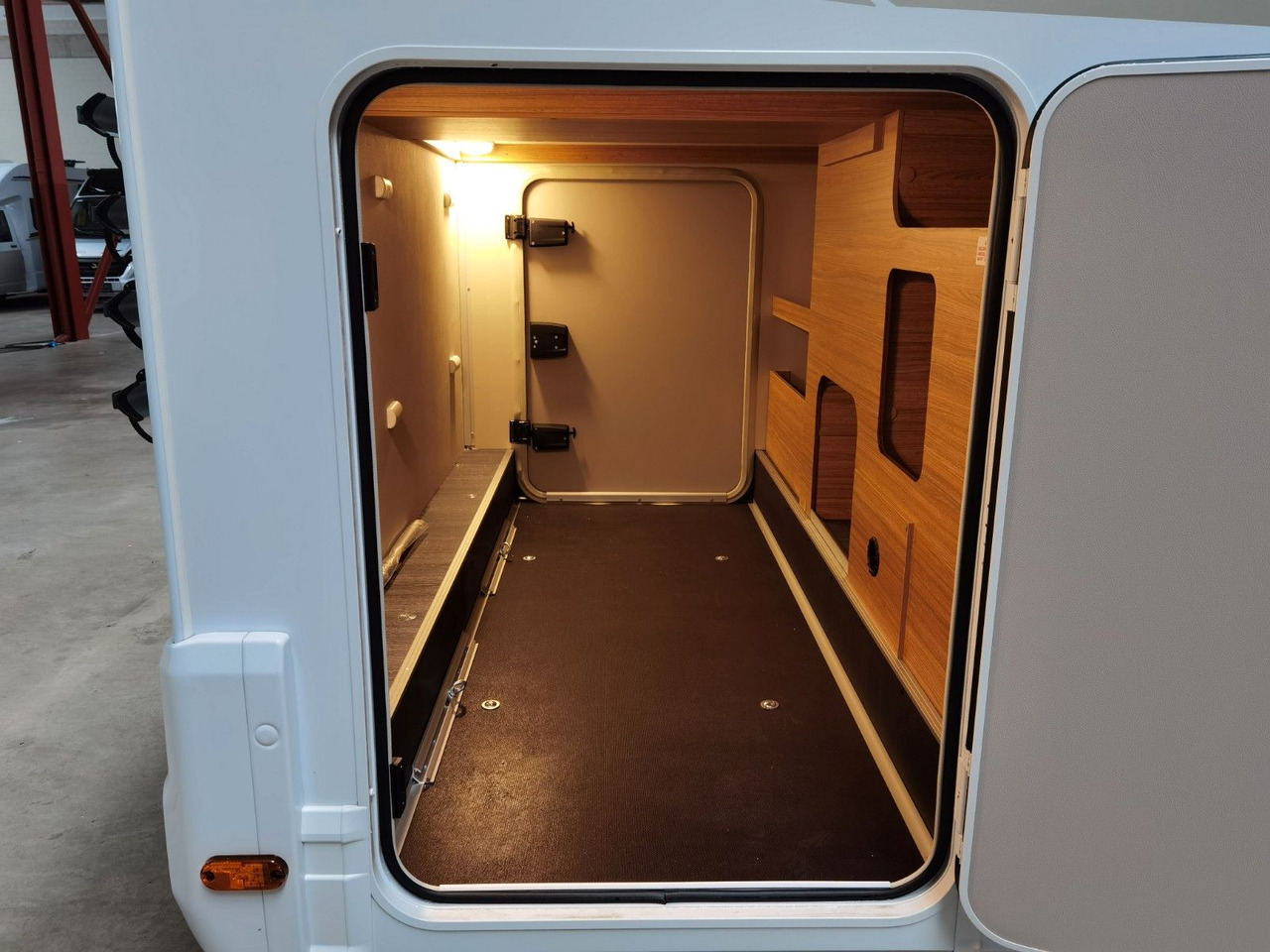 Poluintegrirani kamper Weinsberg CARASUITE 650 MEG/155-DSG/EINZELBETTEN & HUBBETT: slika Poluintegrirani kamper Weinsberg CARASUITE 650 MEG/155-DSG/EINZELBETTEN & HUBBETT